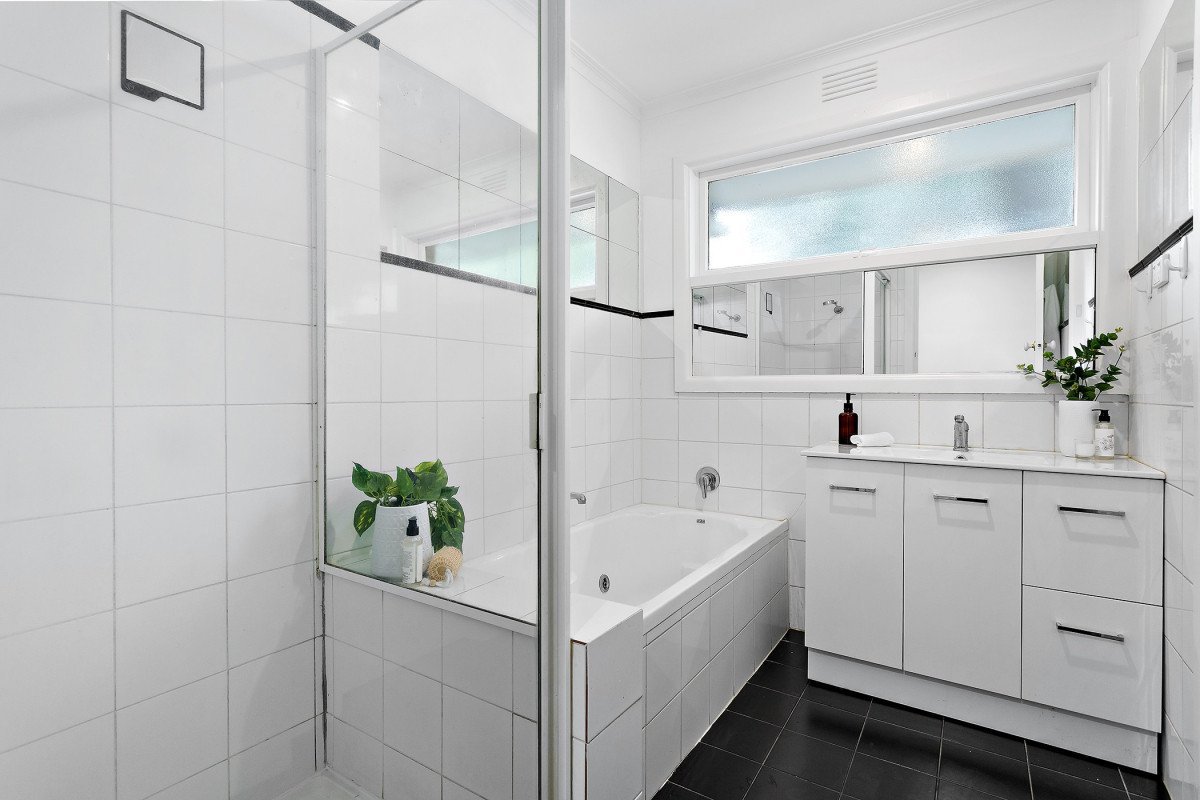4/14 Warrigal Road, Surrey Hills image 8