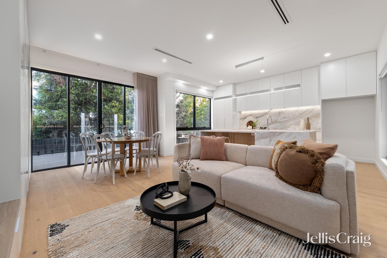 4/143 Fordham Avenue, Camberwell image 2