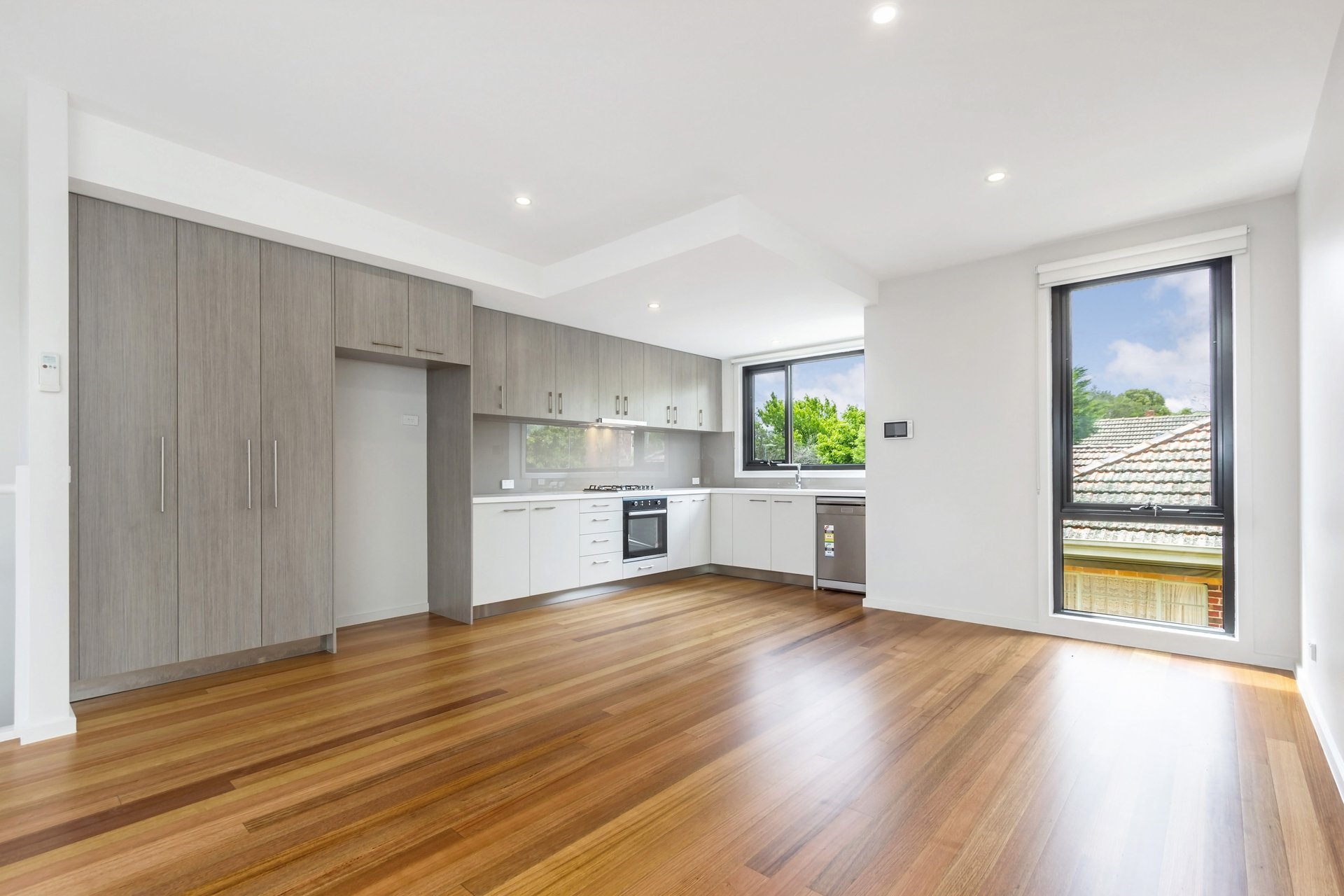Property Gallery Thumbnail 6