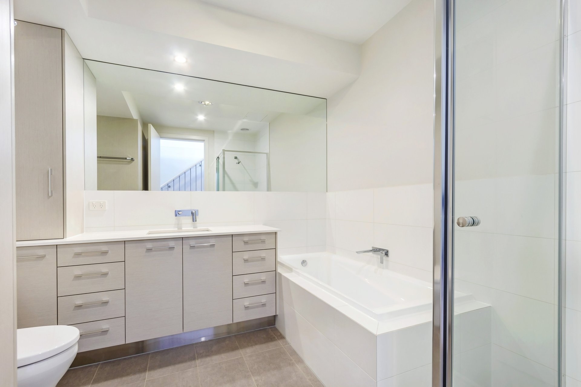 Property Gallery Thumbnail 3