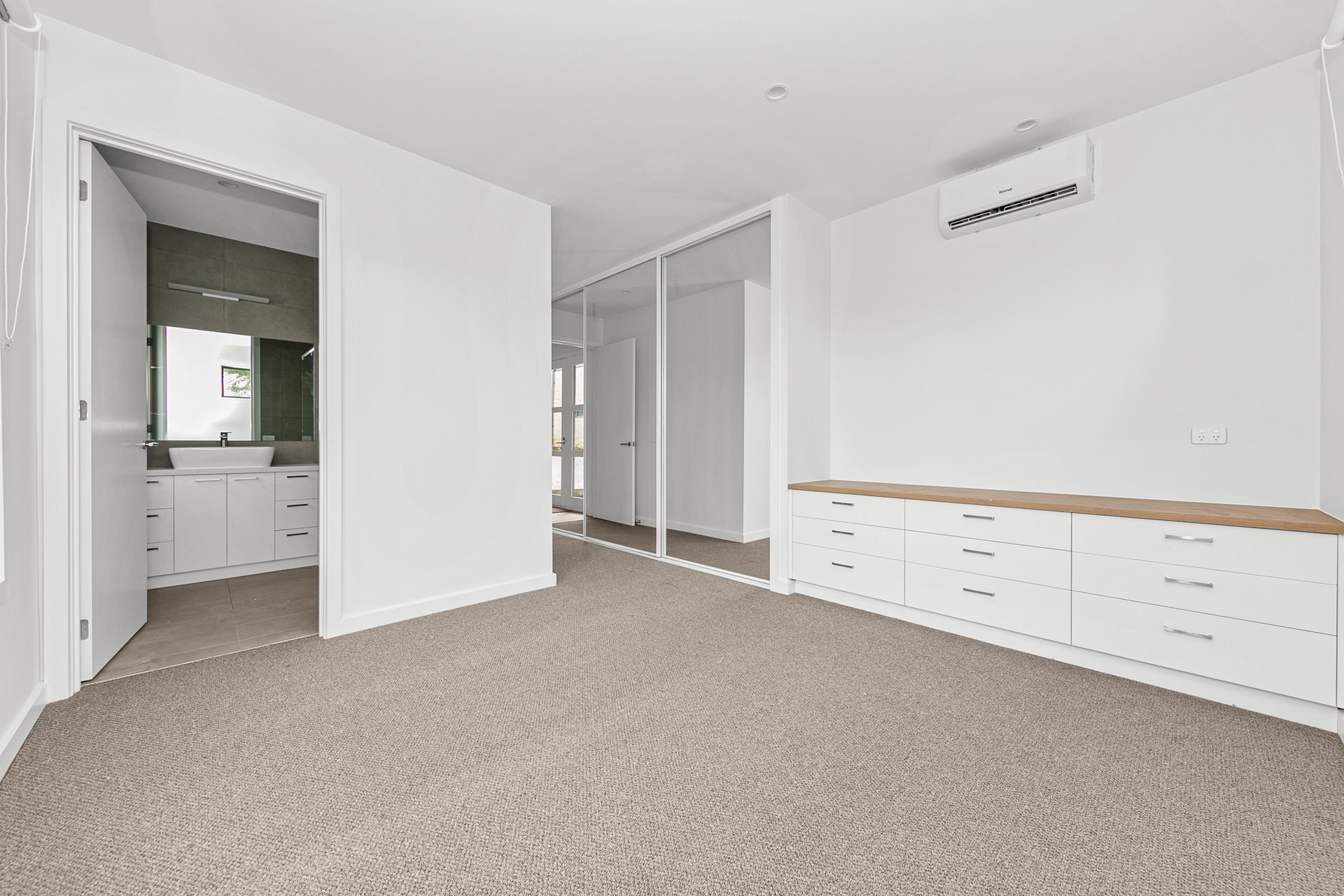 4/147 Woodhouse Grove, Box Hill North image 2