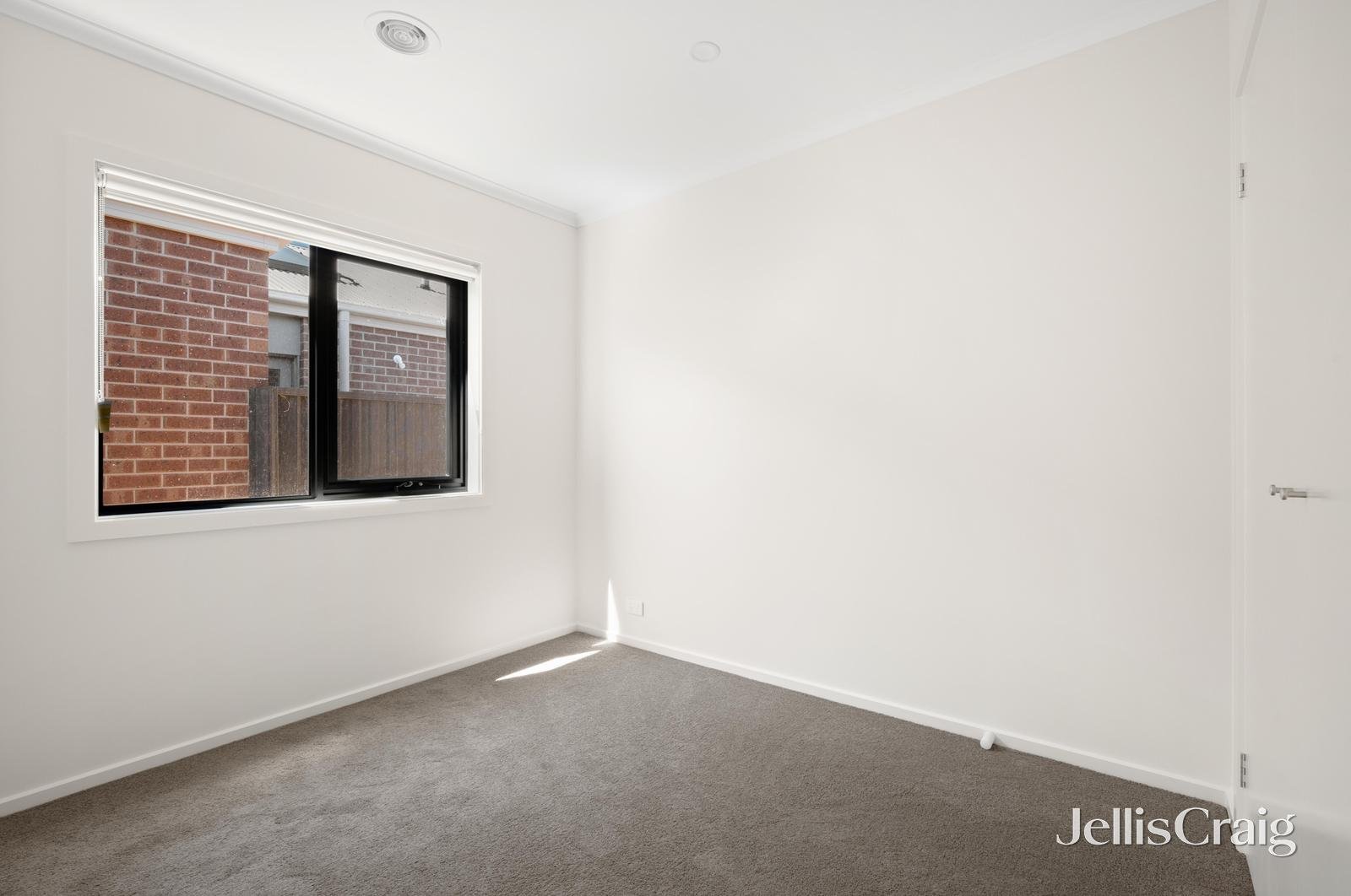 4/15 Limetree Way, Lake Gardens image 9