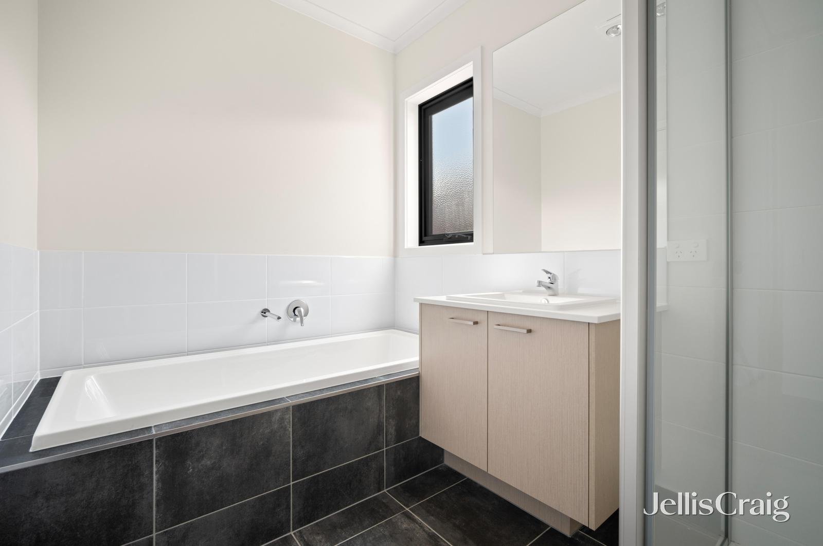 4/15 Limetree Way, Lake Gardens image 11