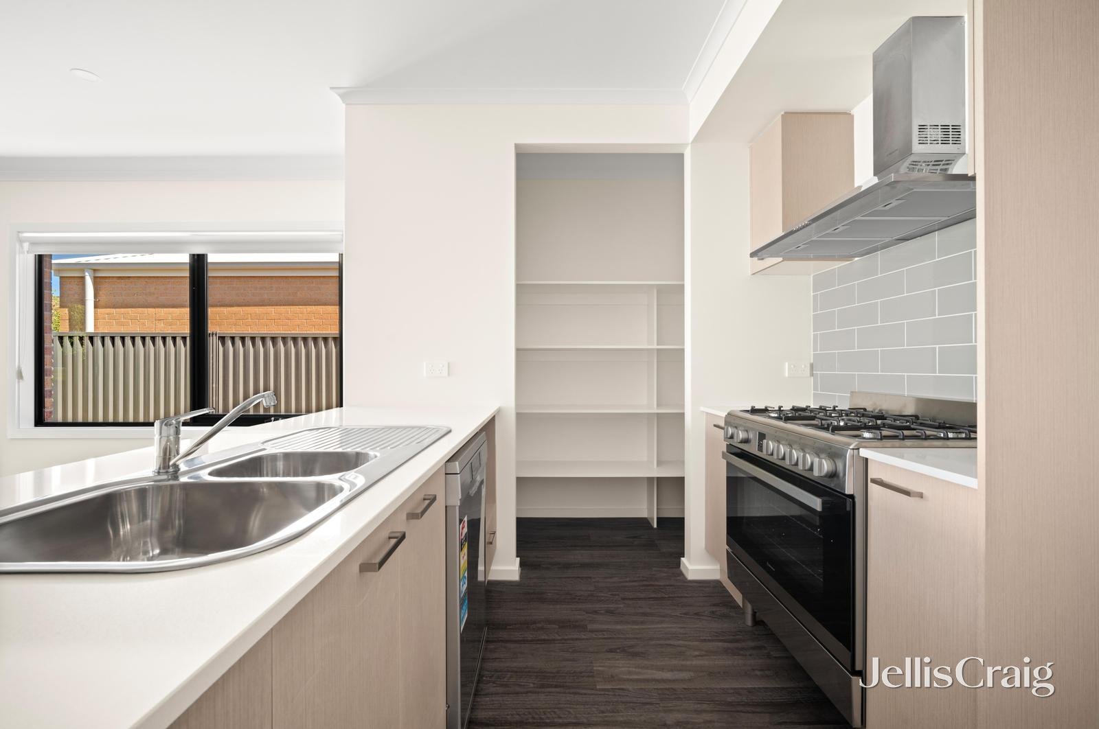 4/15 Limetree Way, Lake Gardens image 6