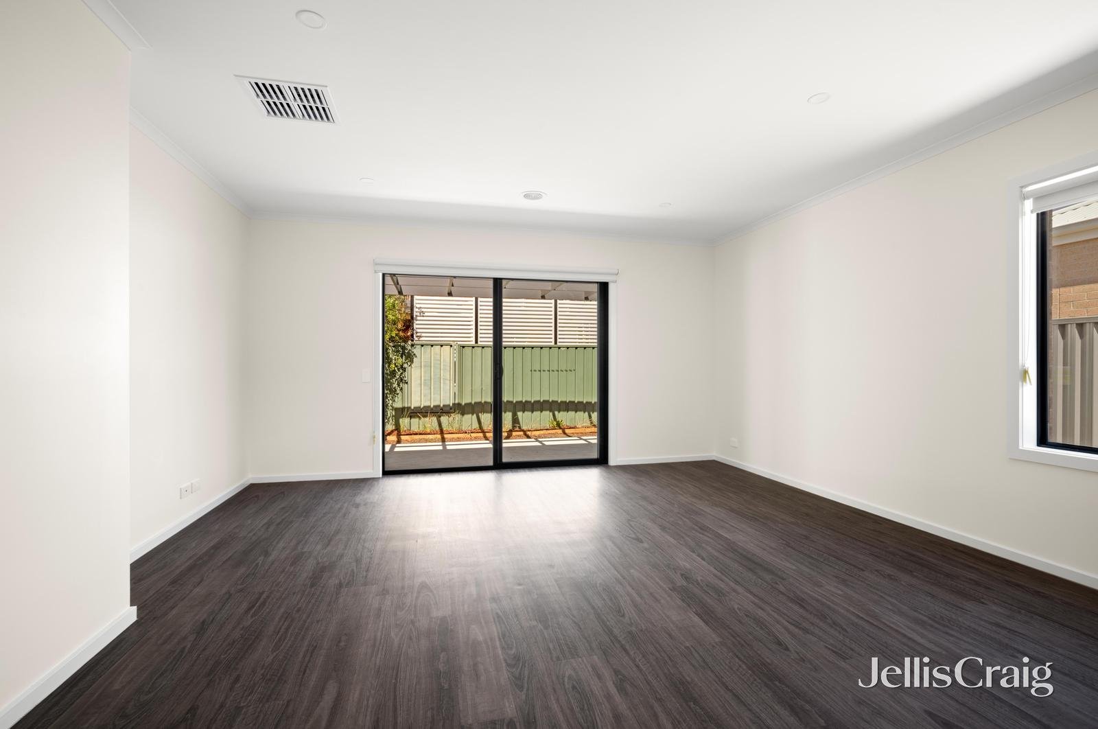 4/15 Limetree Way, Lake Gardens image 4