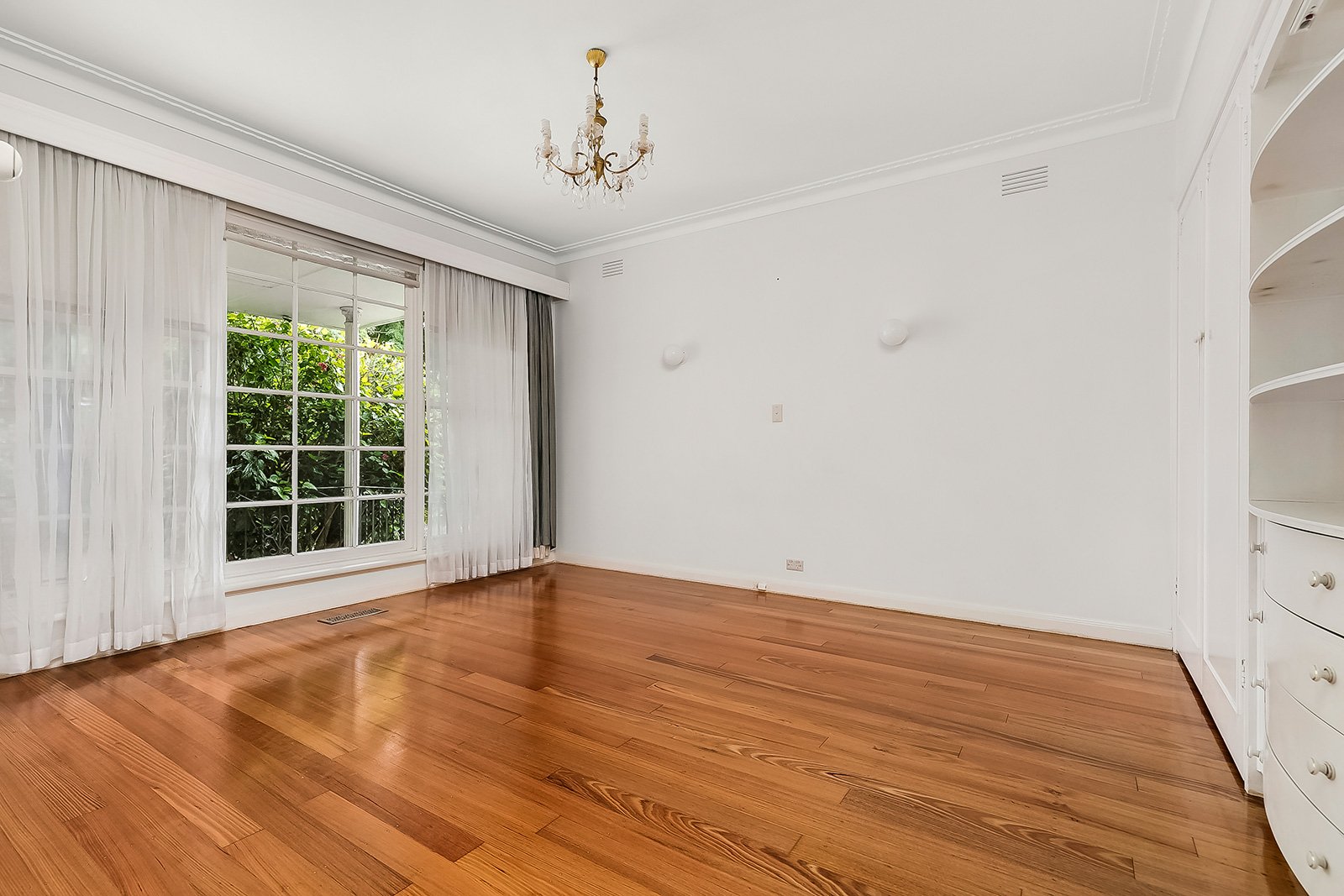 Property Gallery Thumbnail 3