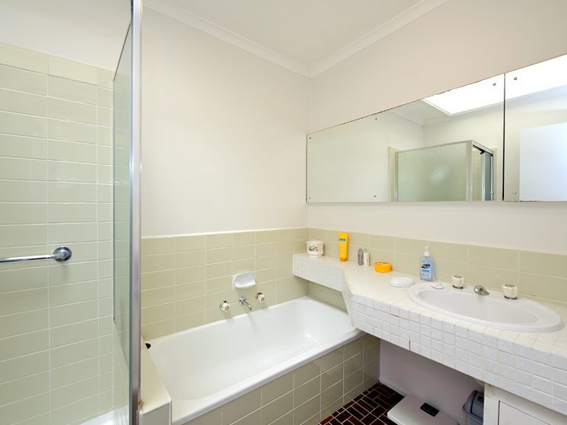 4/15 Wellington Road, Box Hill image 5