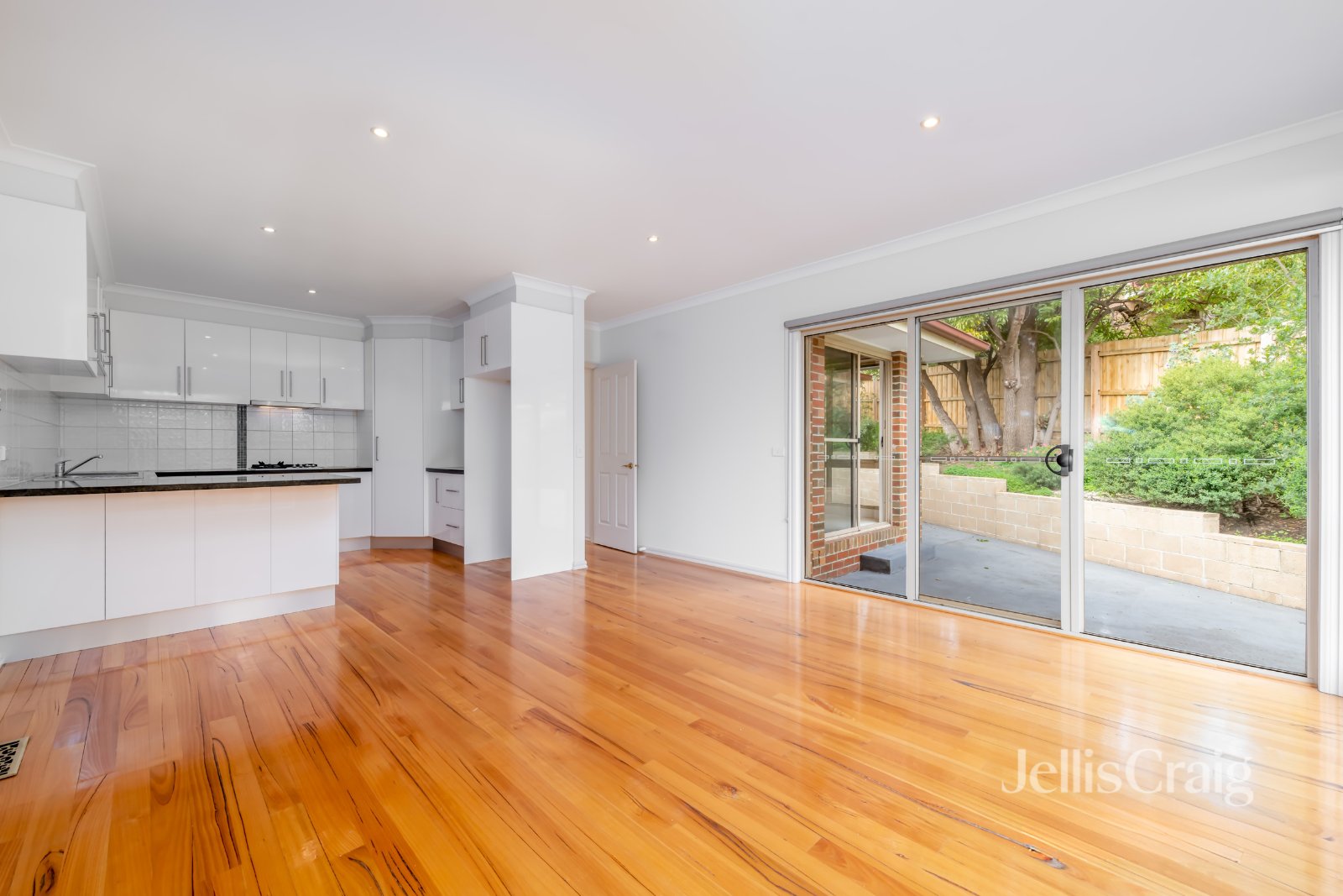 4/153 Henry Street, Greensborough image 2