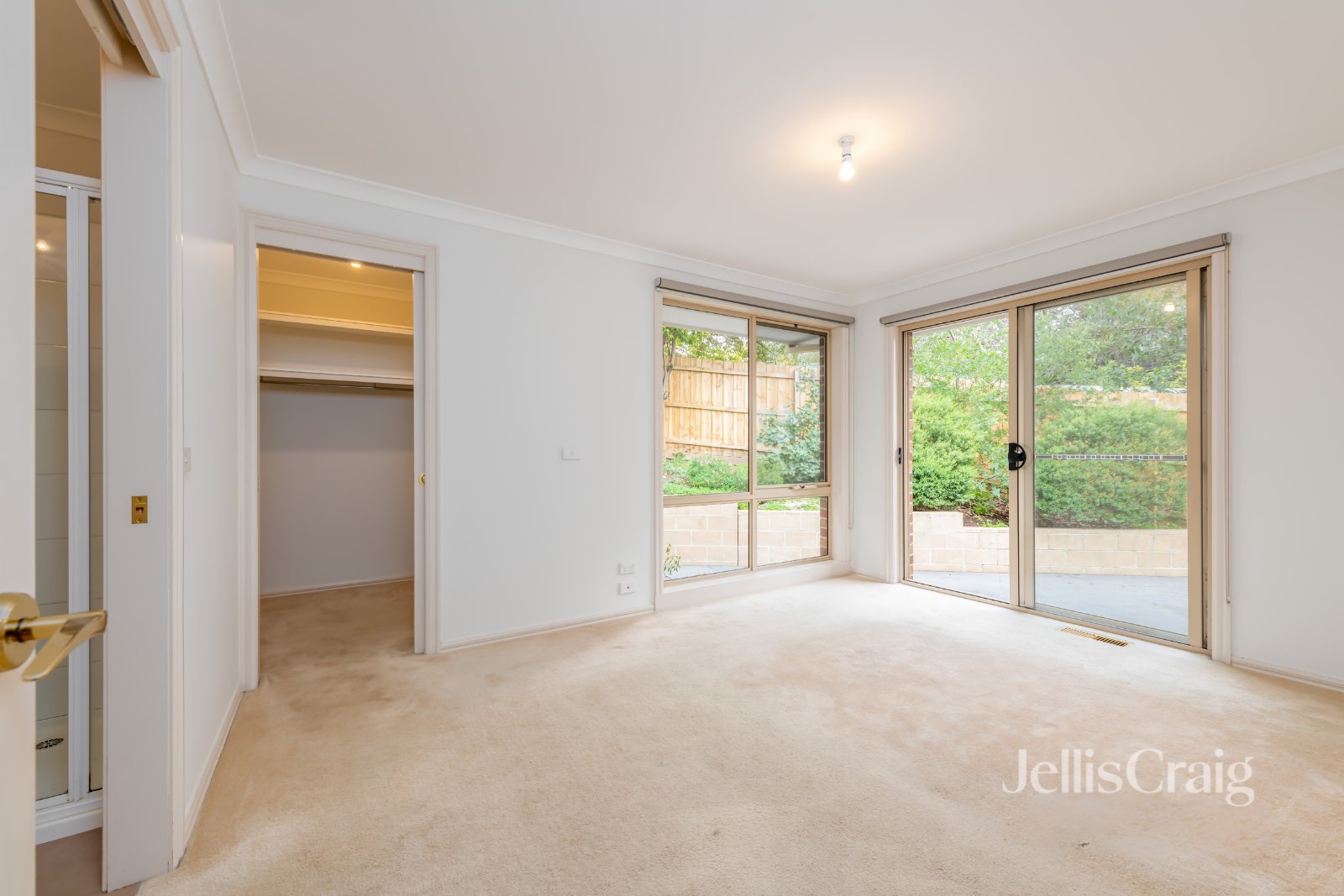 4/153 Henry Street, Greensborough image 4