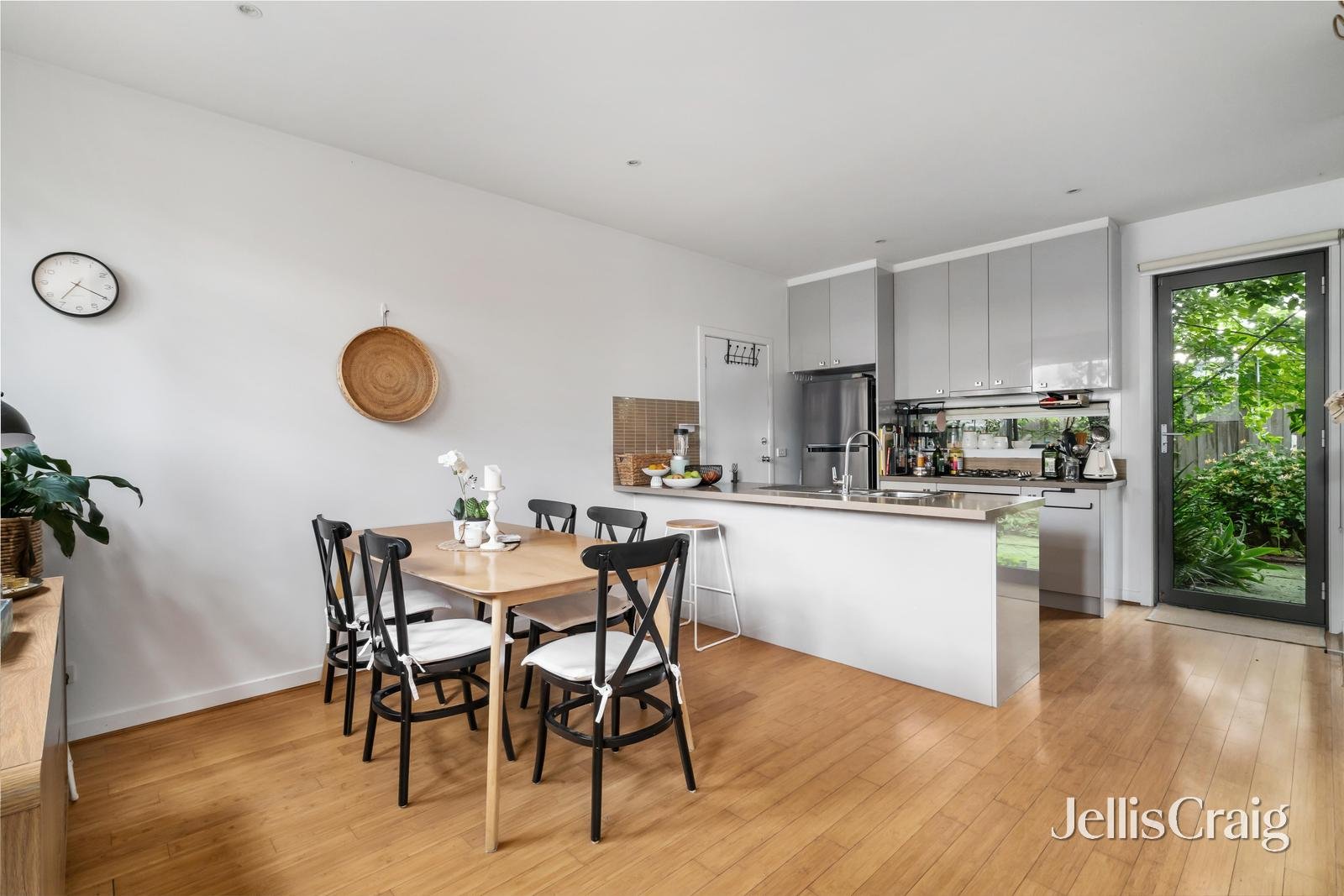 4/158 Clarendon Street, Thornbury image 3