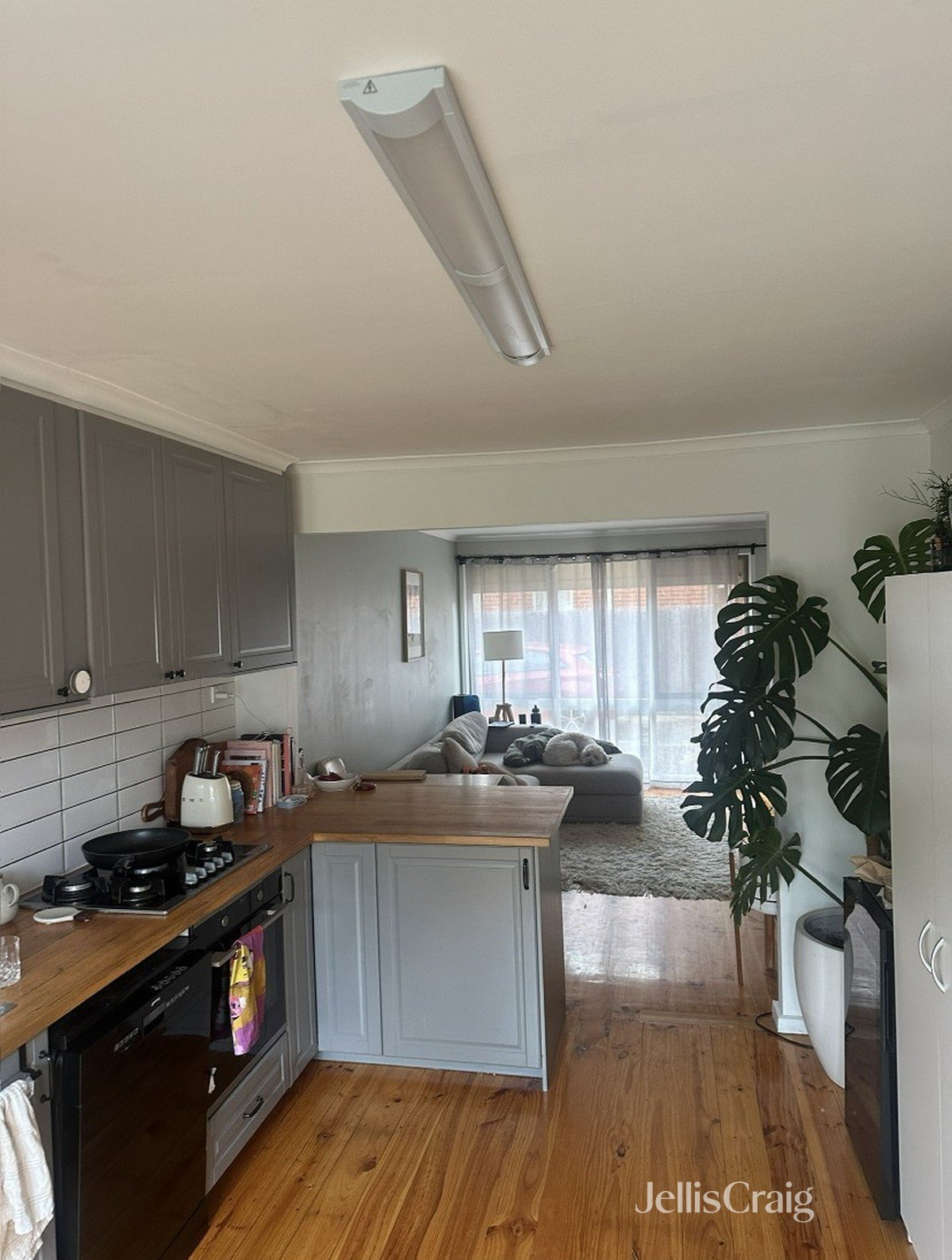 4/15A South Street, Preston image 2