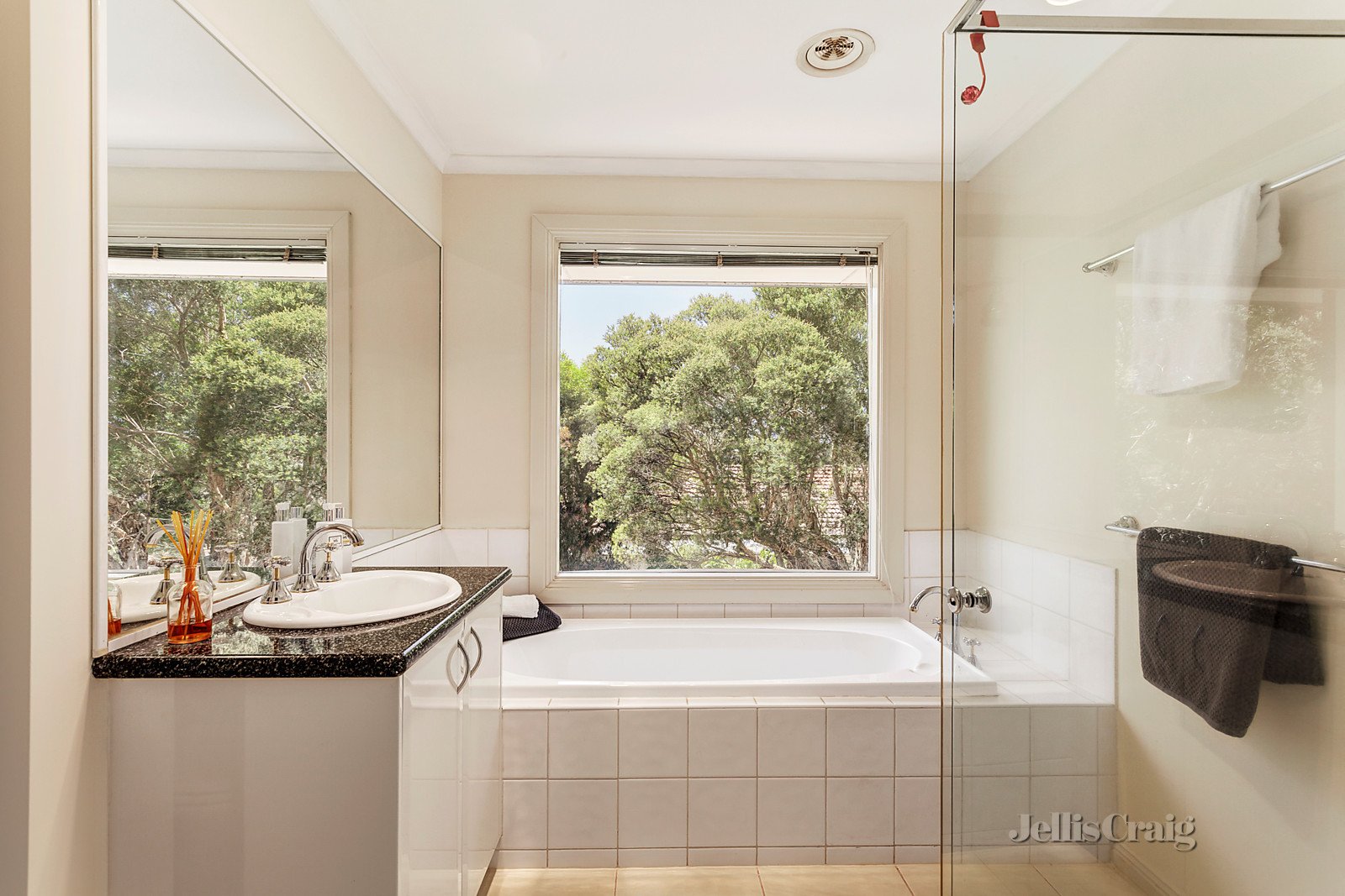 4/16 Bona Vista Avenue, Surrey Hills image 7