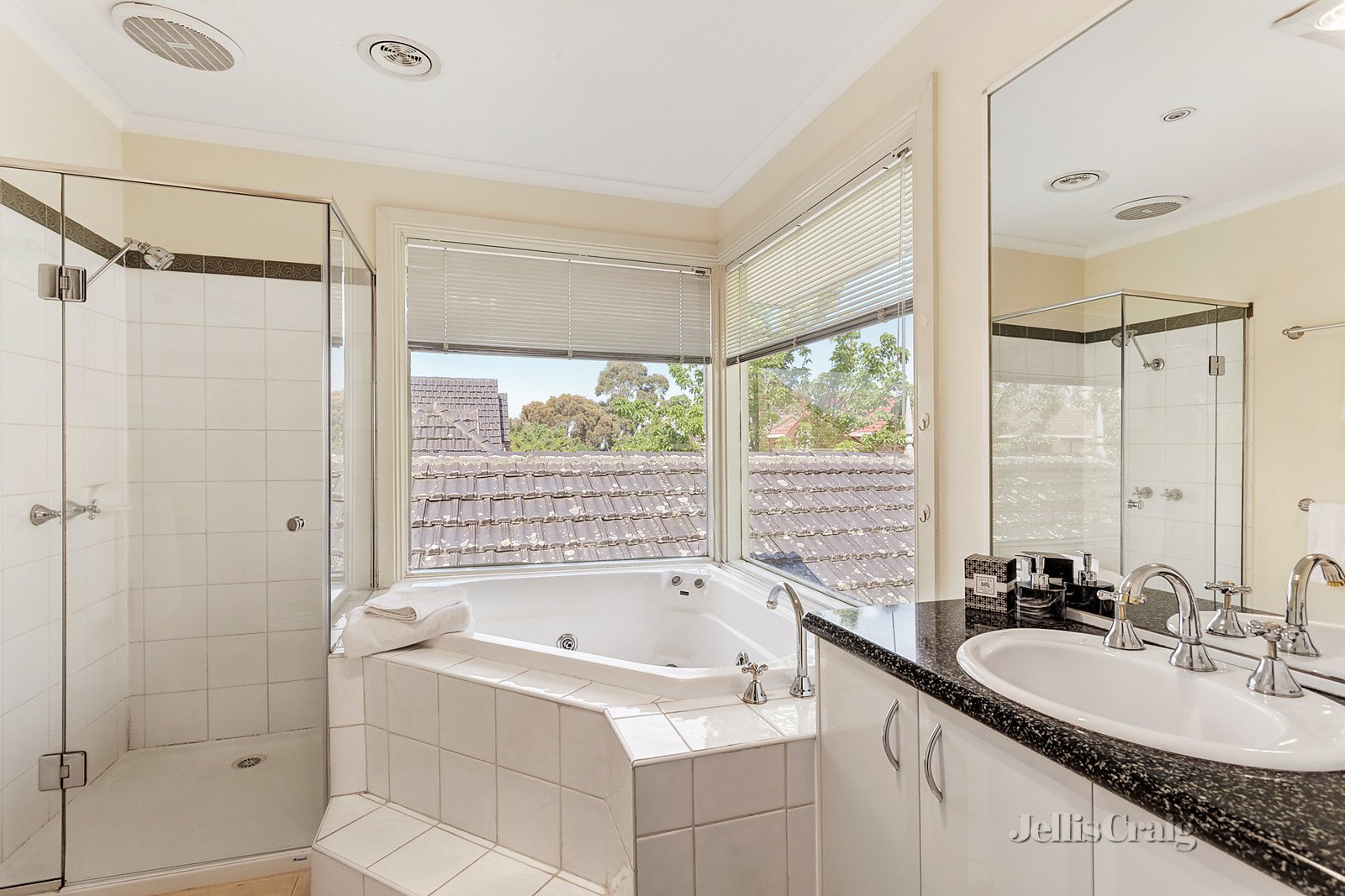 4/16 Bona Vista Avenue, Surrey Hills image 9