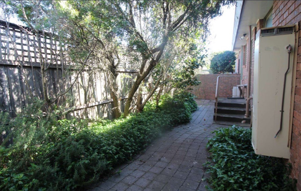 4/16 Brenbeal Street, Balwyn image 6