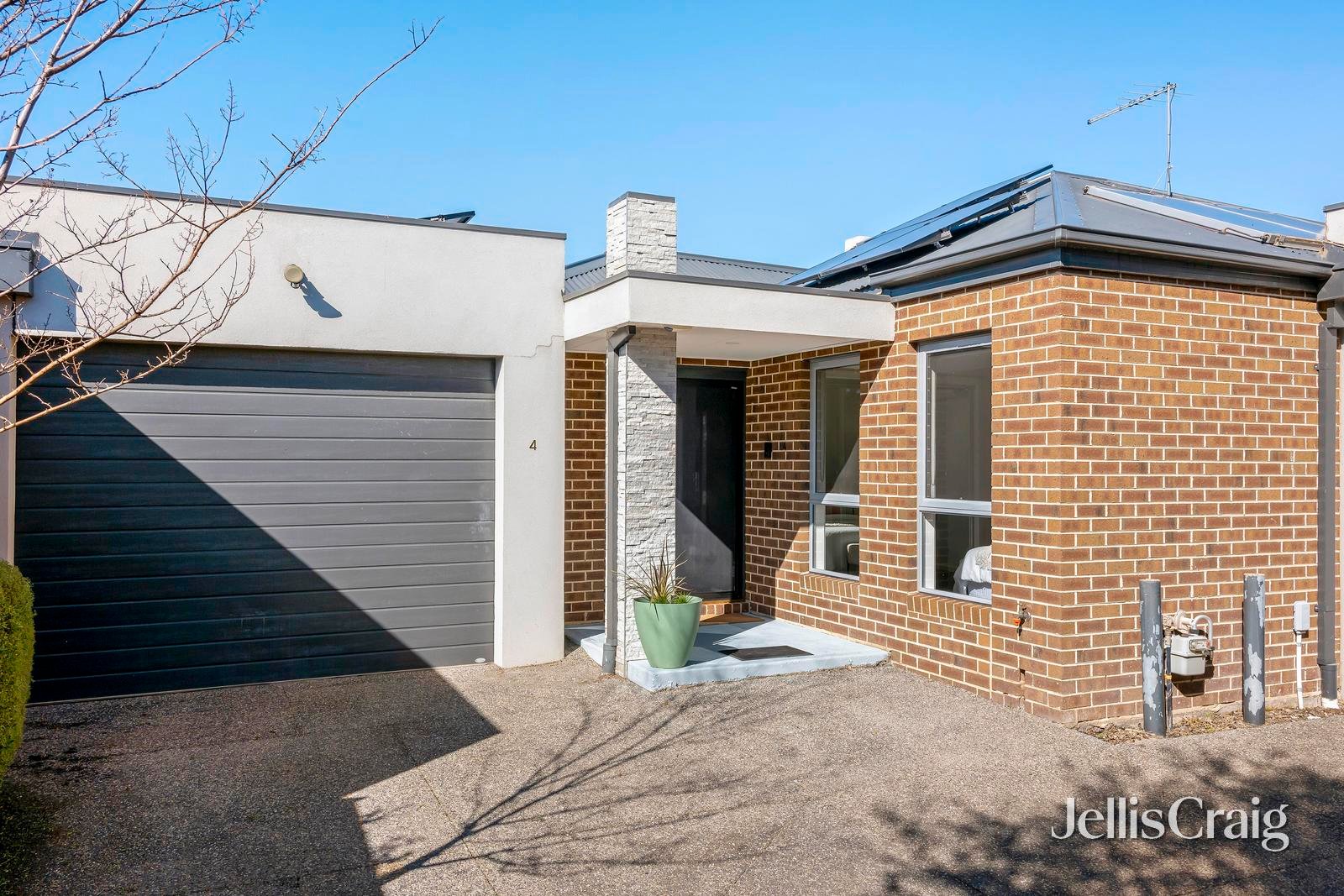 4/16 Bristol Road, Pascoe Vale image 1