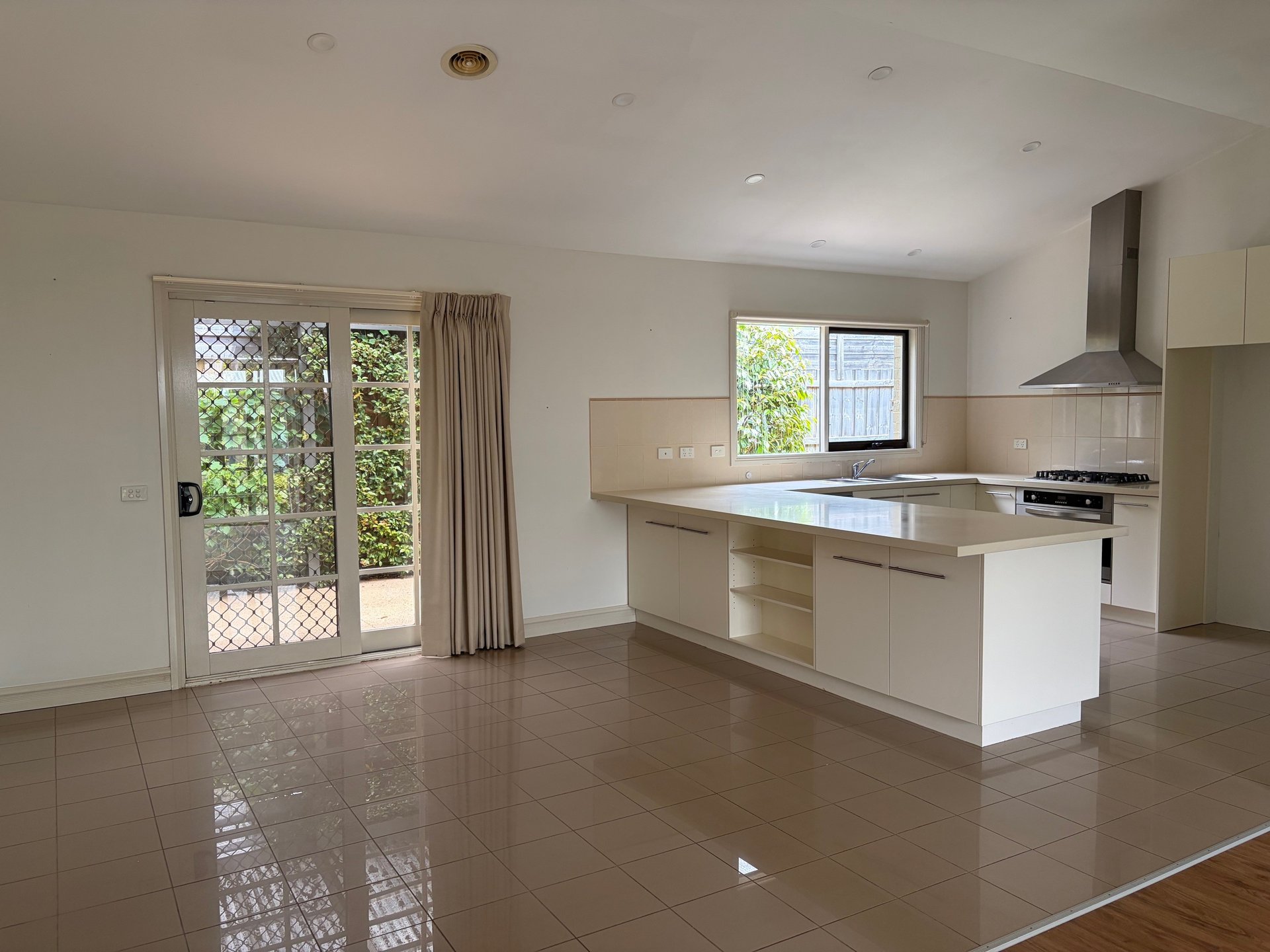 4/16 Carlisle Street, Woodend image 2