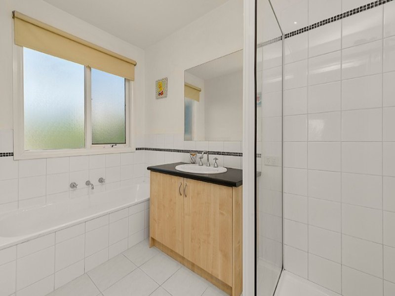 4/16 Carrigal Street, Balwyn image 8