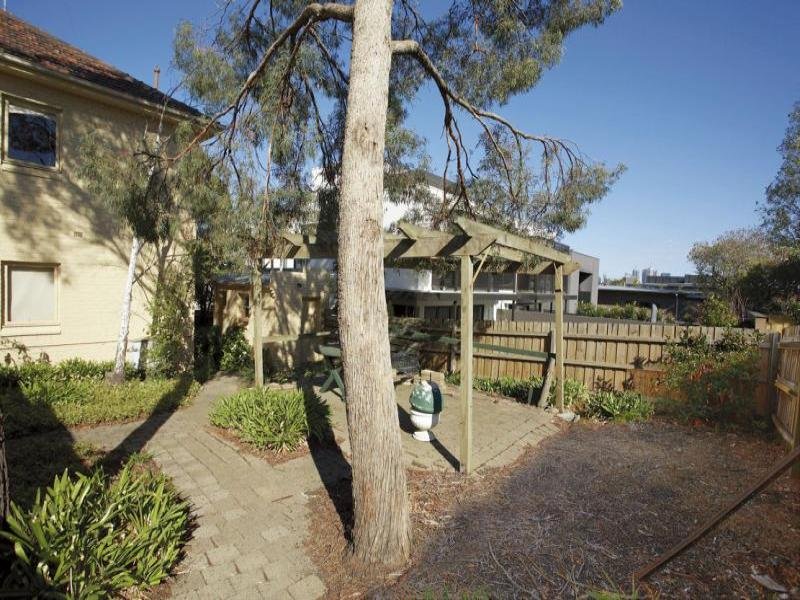 4/16 Myrtle Street, Hawthorn image 4