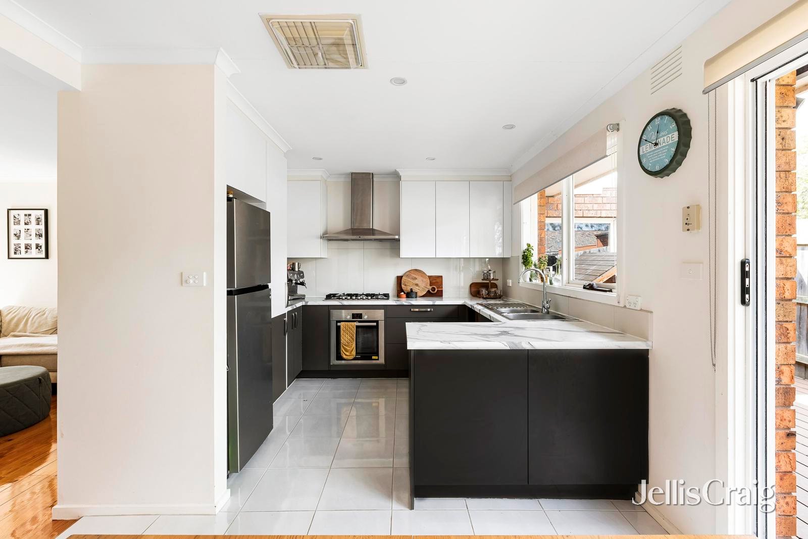4/16 Myrtle Street, Ivanhoe image 4