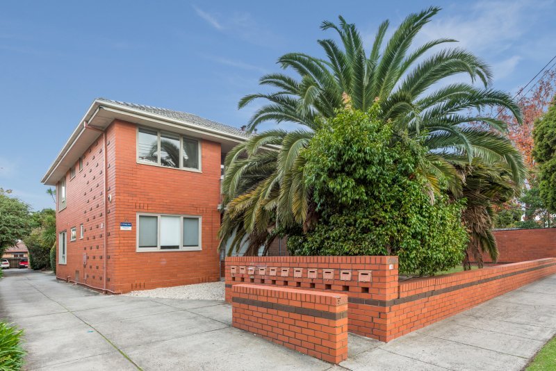 4 / 16 Royal Avenue GLEN HUNTLY, VIC 3163