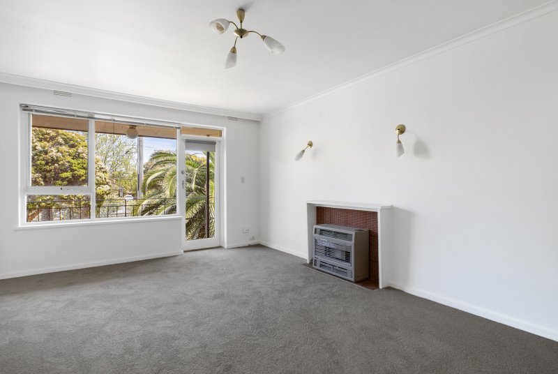 4 / 16 Royal Avenue GLEN HUNTLY, VIC 3163