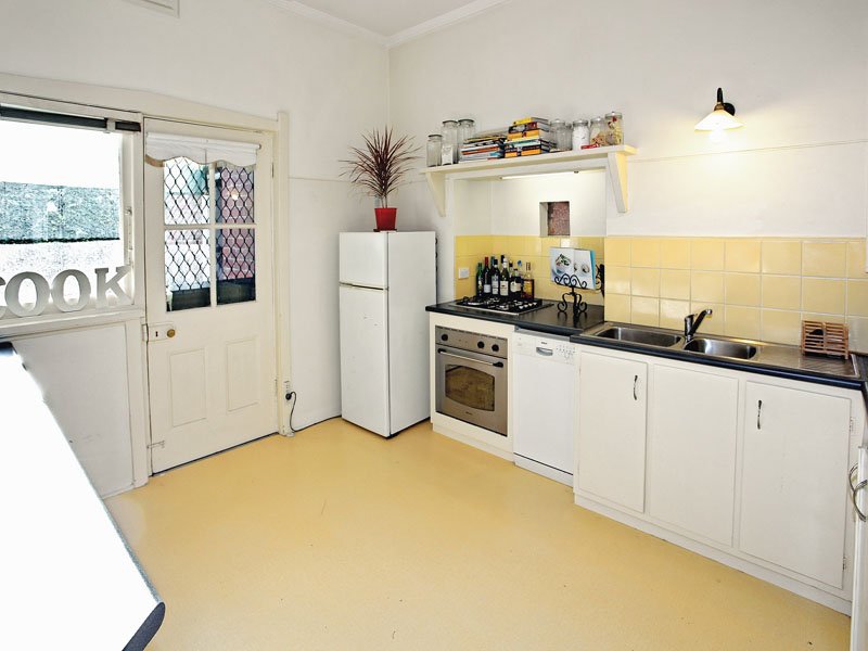 4/16 Tiuna Grove, Elwood image 3