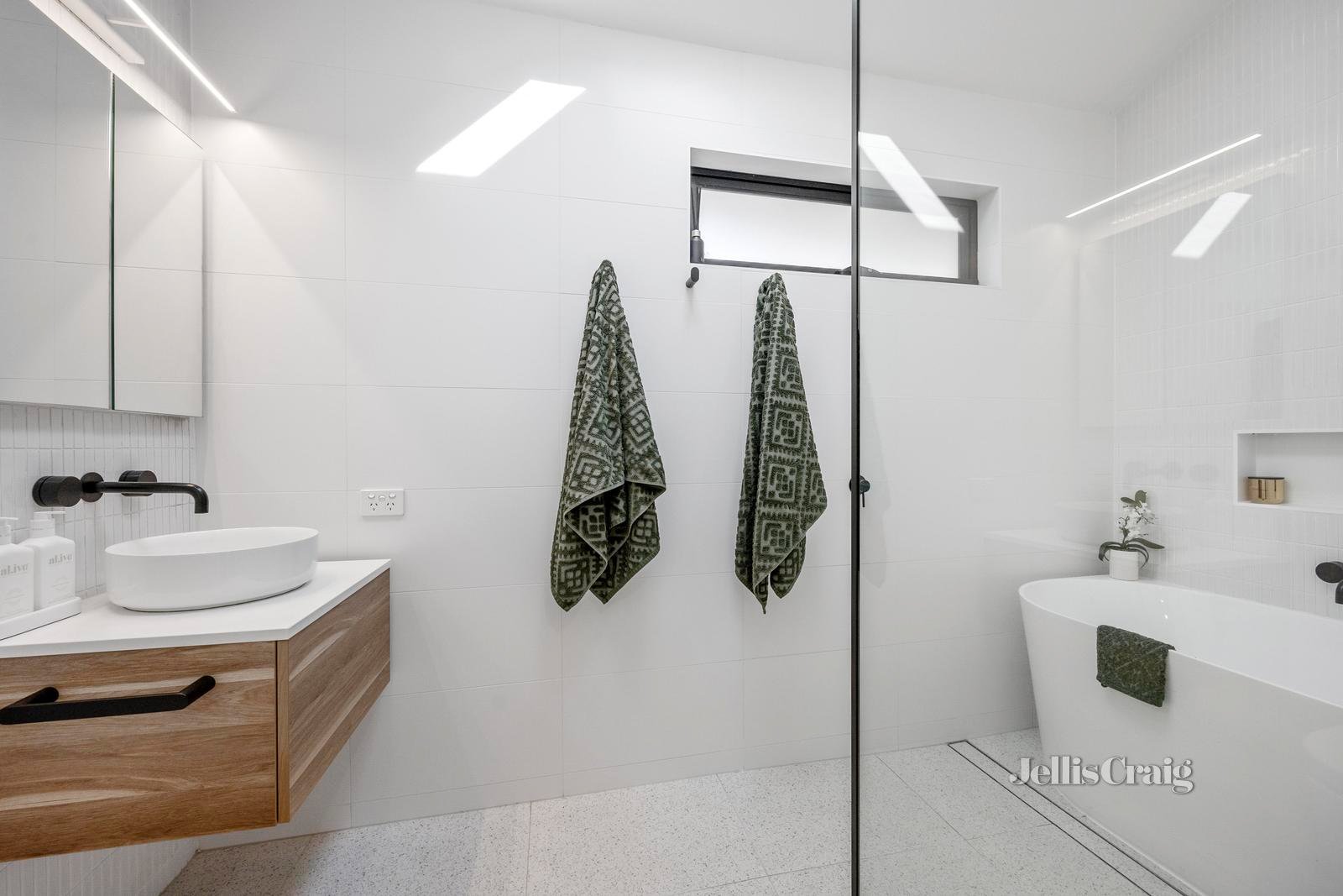 4/16 Vincent Street, Surrey Hills image 6