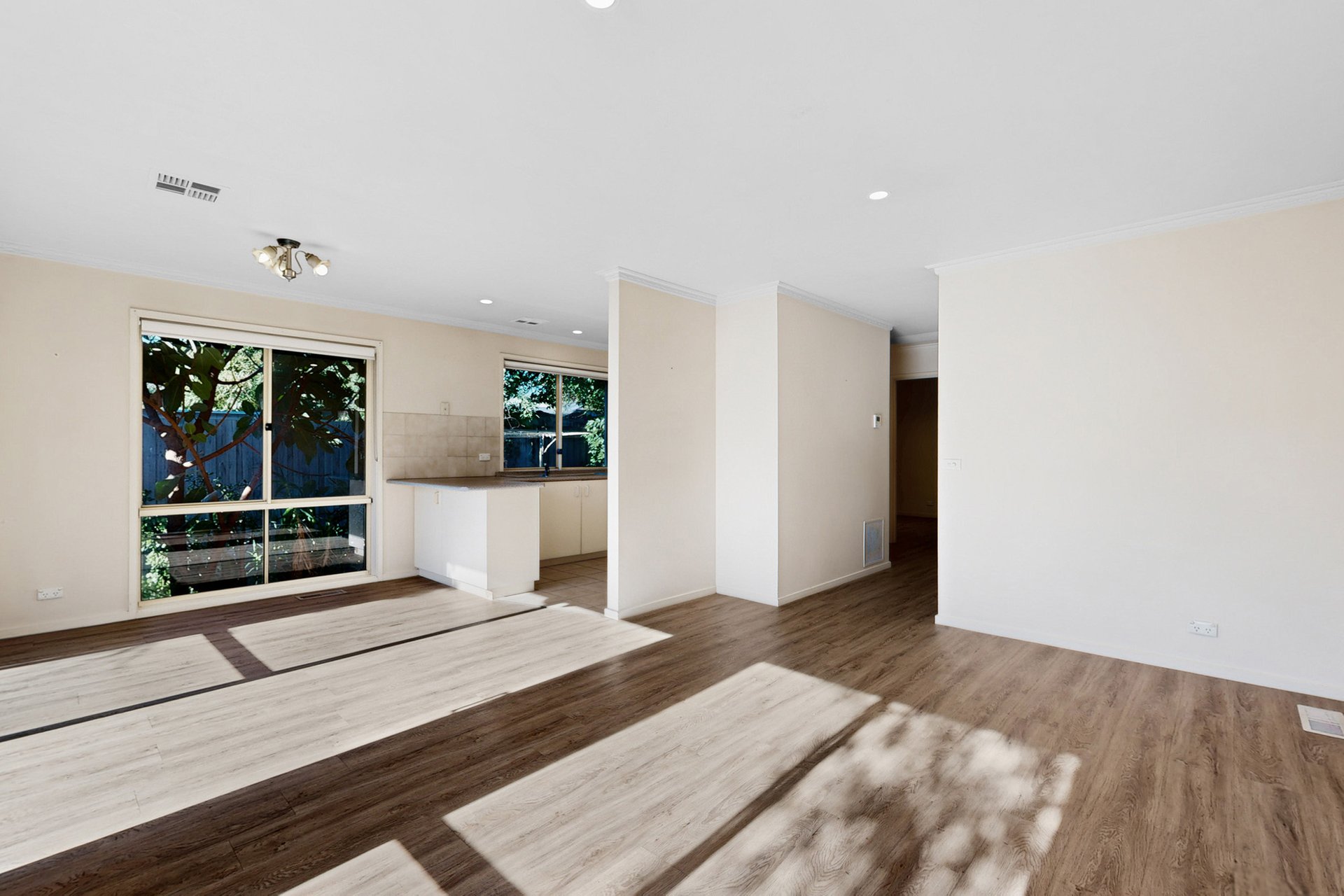 4/16 Wembley Grove, Mckinnon image 3