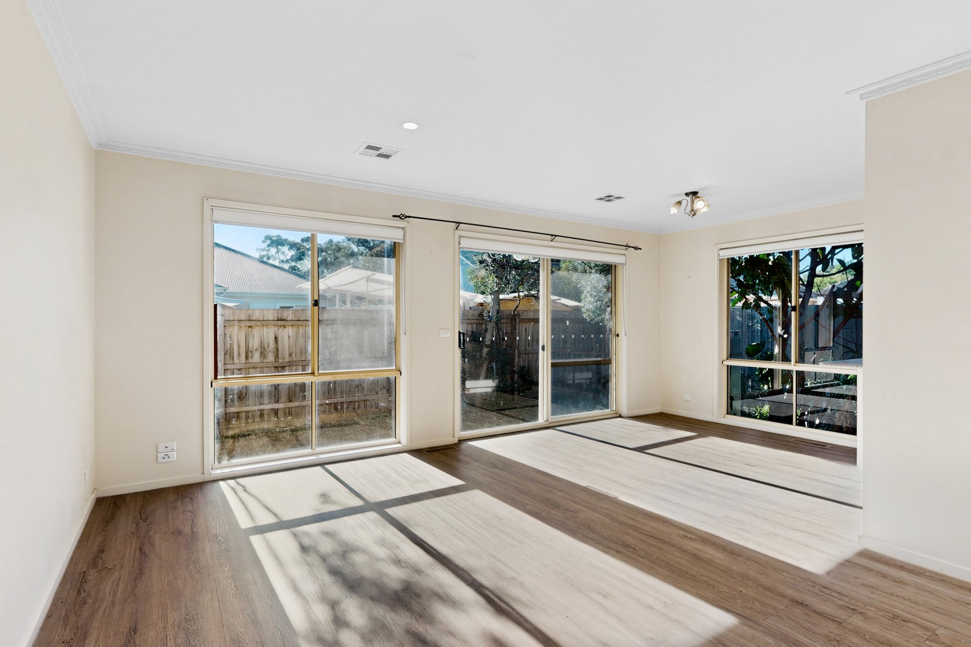 4/16 Wembley Grove, Mckinnon image 5