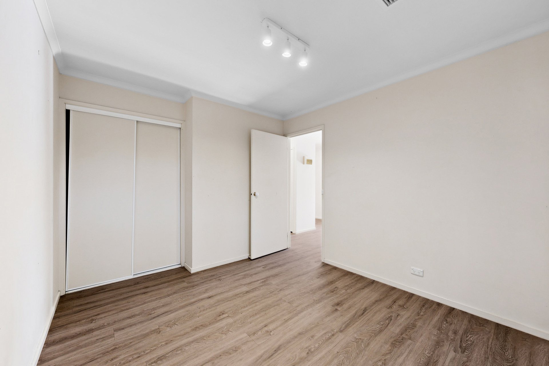 4/16 Wembley Grove, Mckinnon image 7