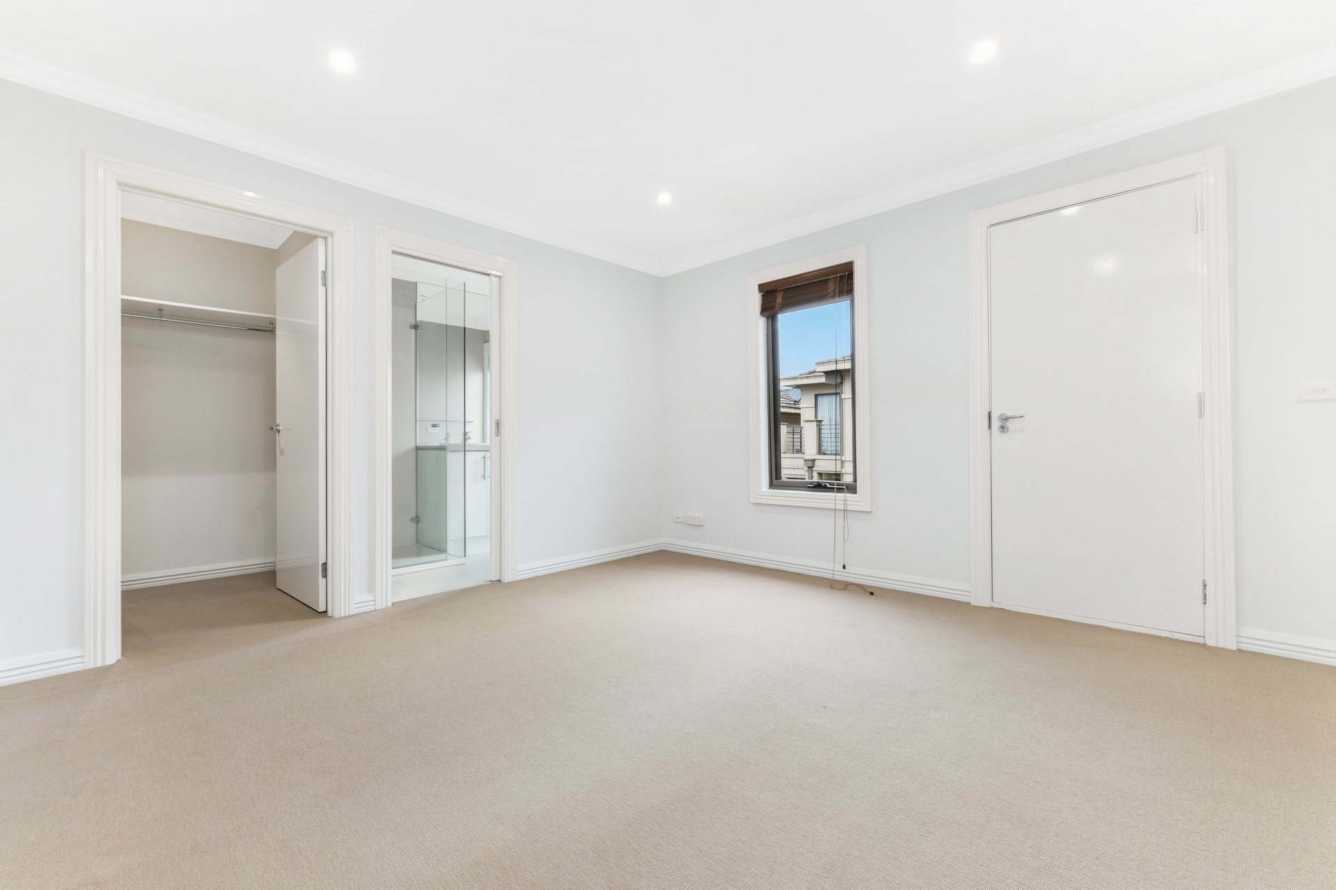 4/17-19 Queens Avenue, Doncaster image 2