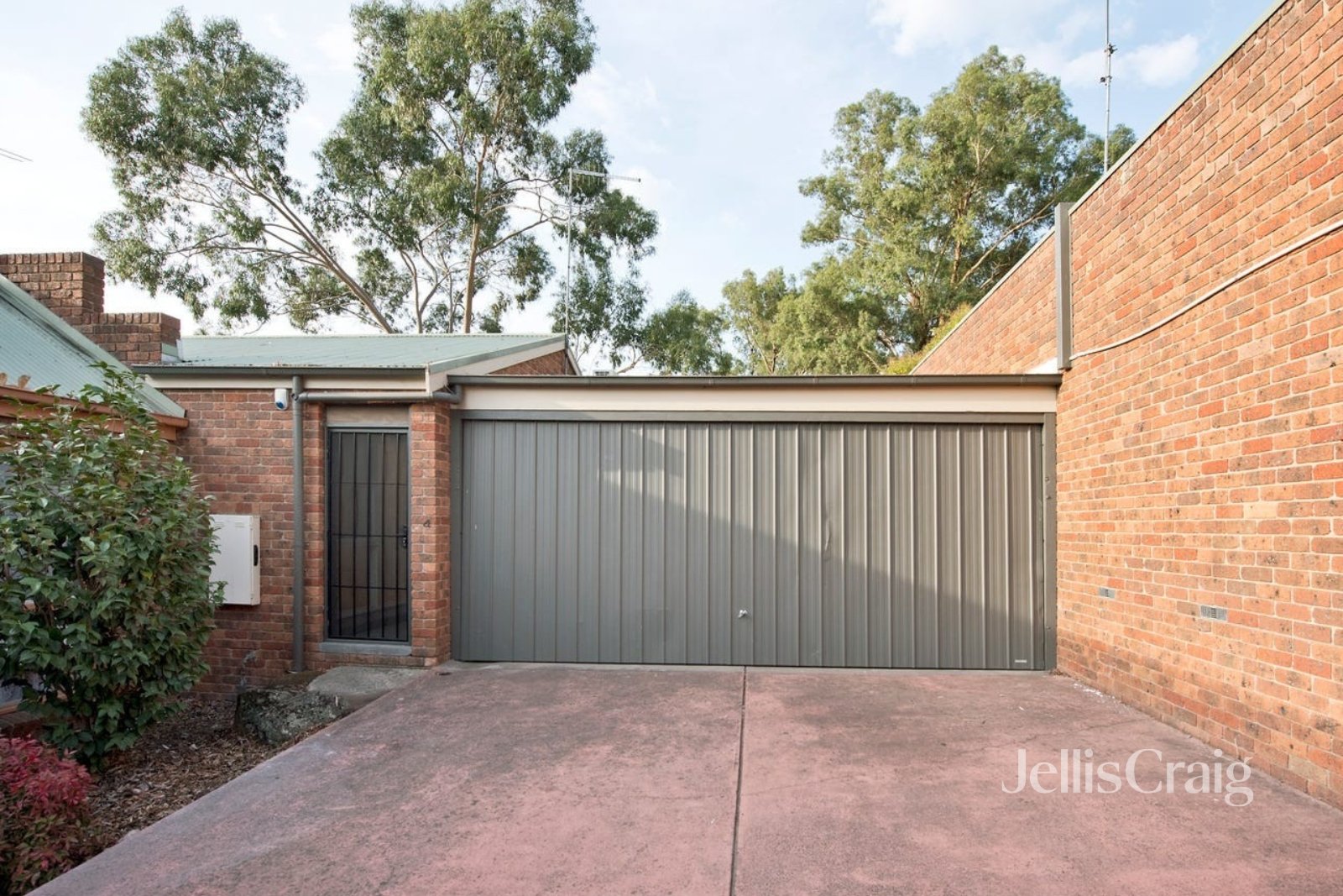 4/17 Batman Road, Eltham image 1