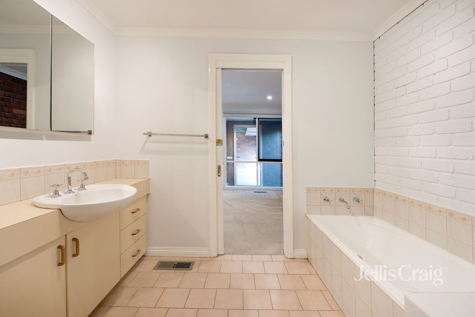 4/17 Batman Road, Eltham image 9