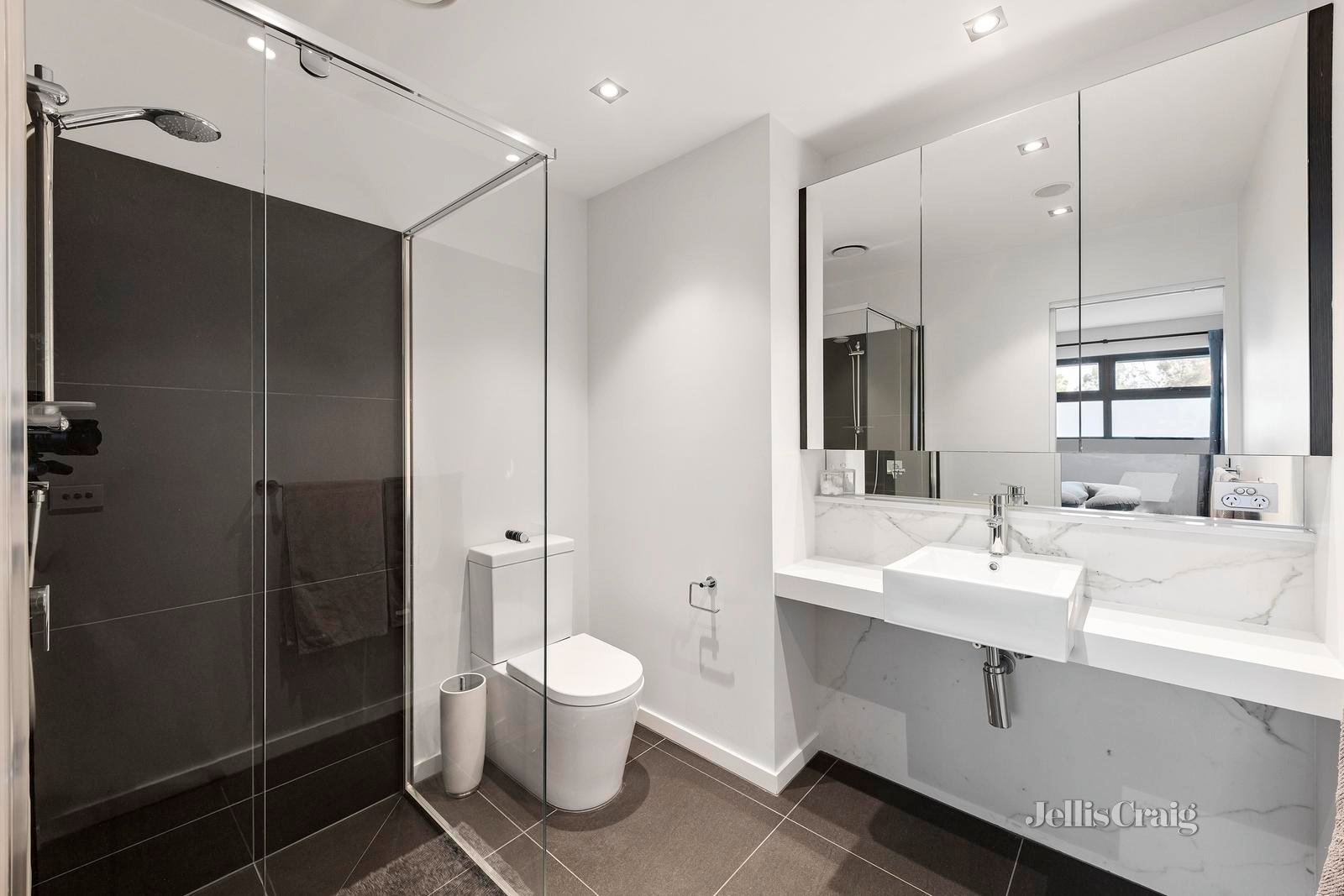 4/17 Hakea Street, Templestowe image 6