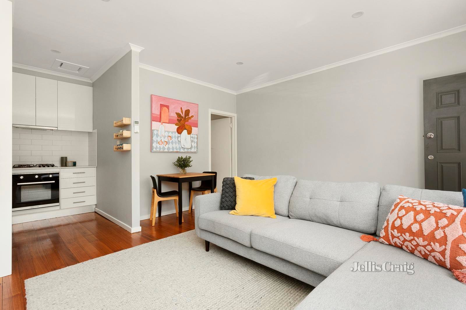 4/17 Middle Street, Ascot Vale image 2