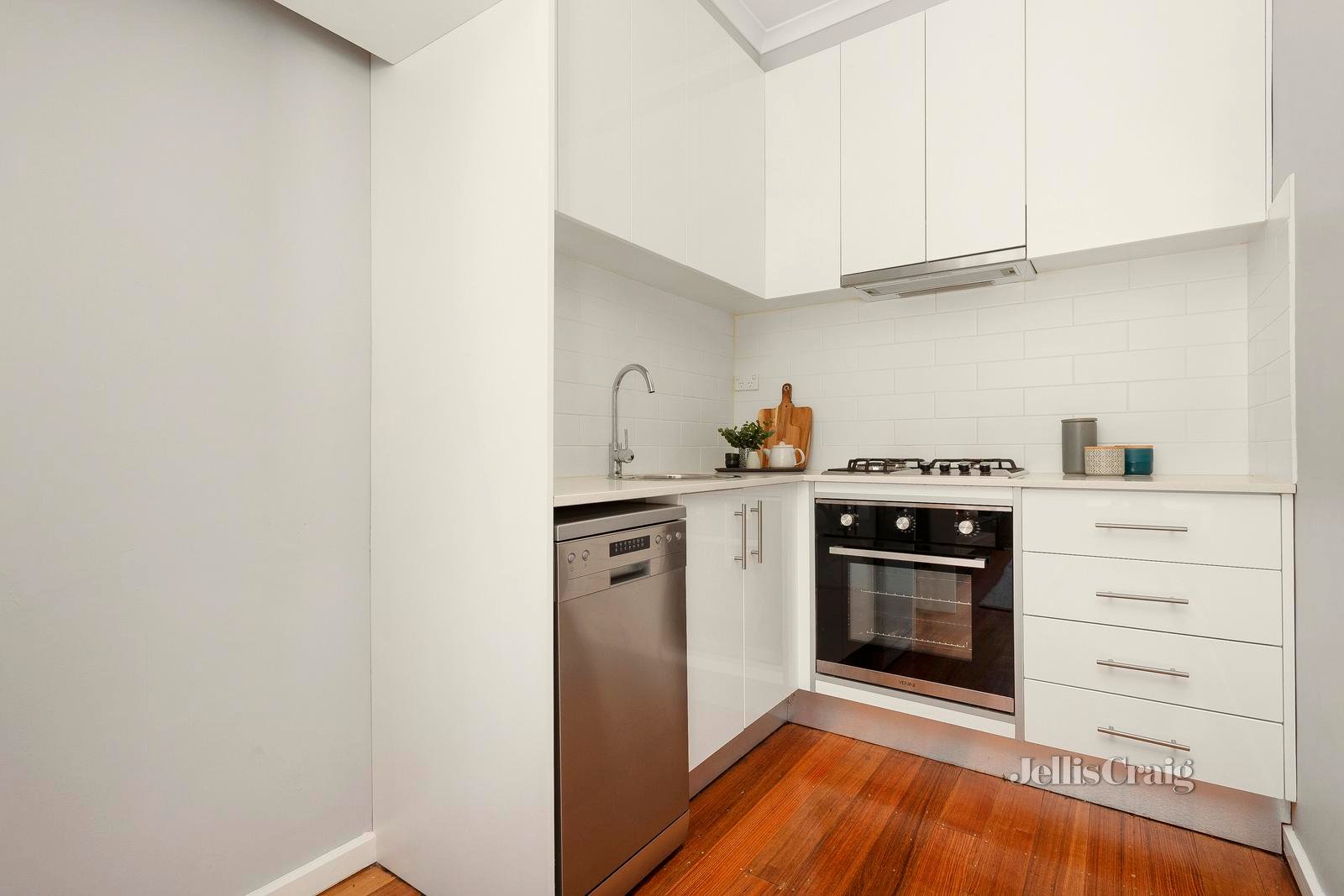 4/17 Middle Street, Ascot Vale image 3