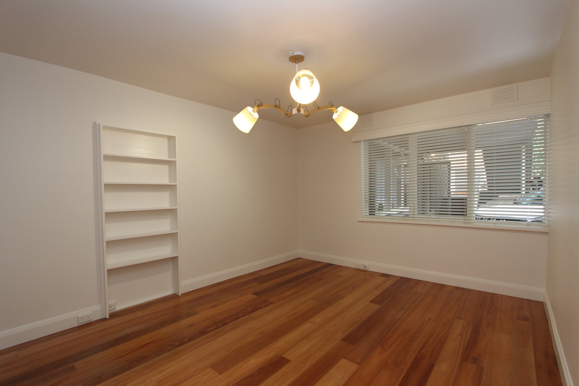 Property Gallery Thumbnail 3