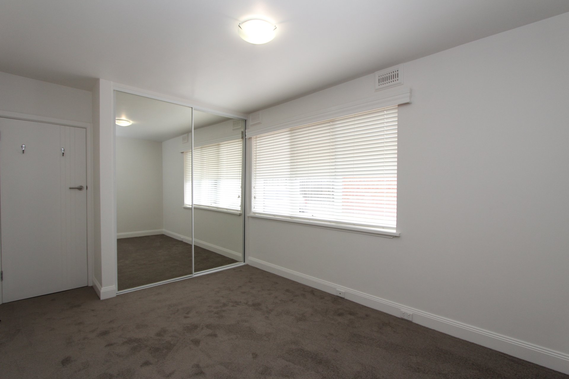 Property Gallery Thumbnail 6
