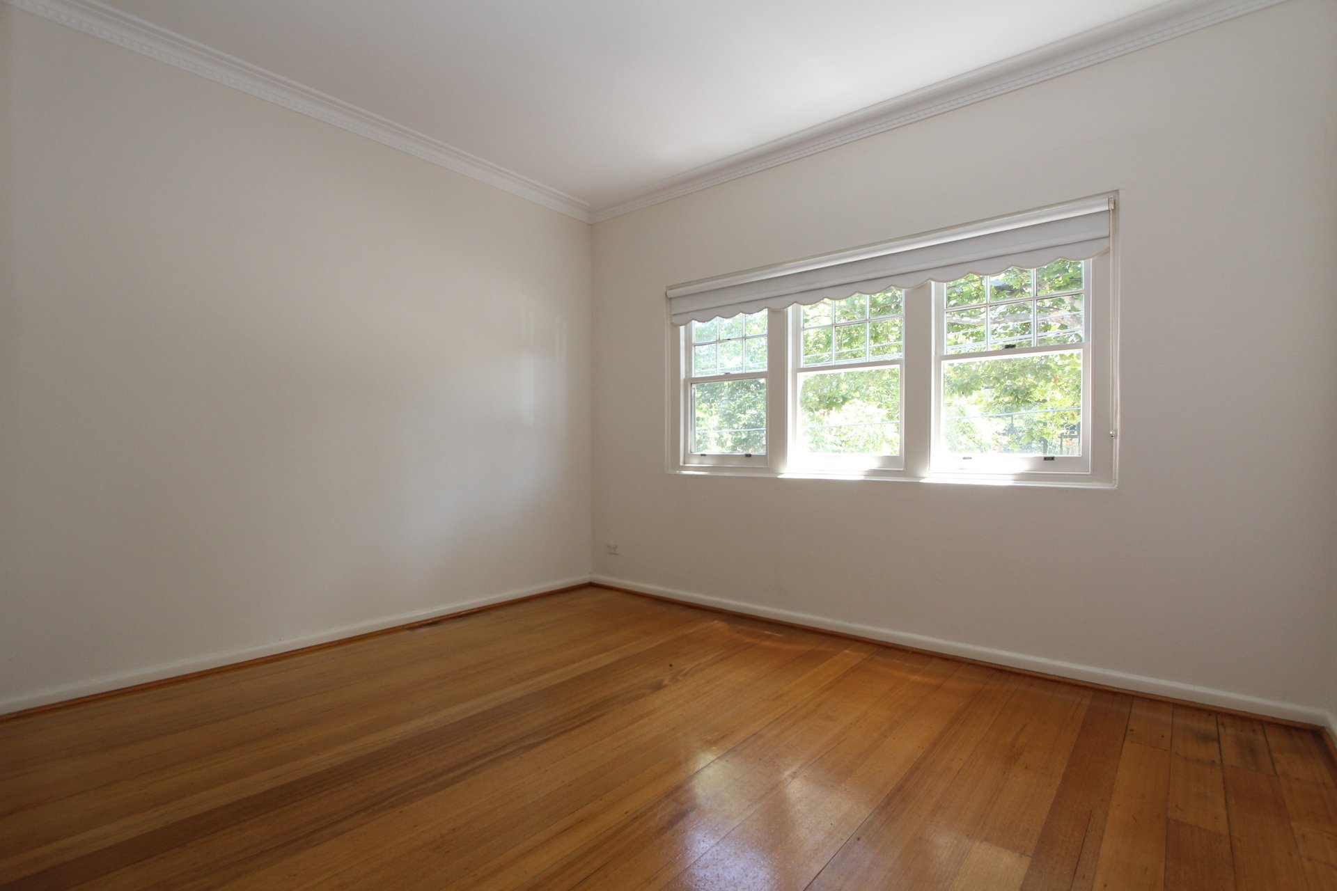 Property Gallery Thumbnail 6