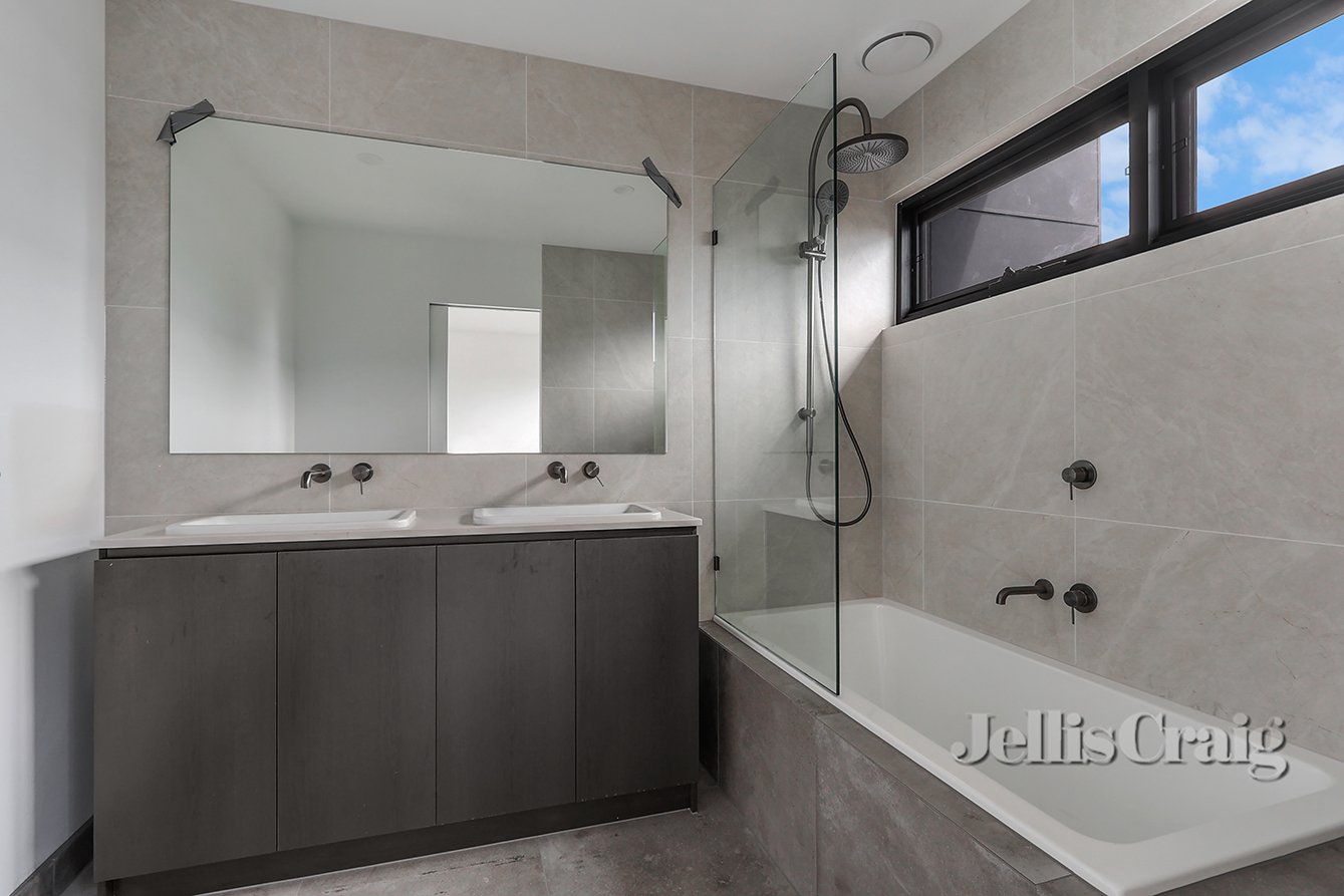 4/18 Becket Avenue, Bentleigh East image 6