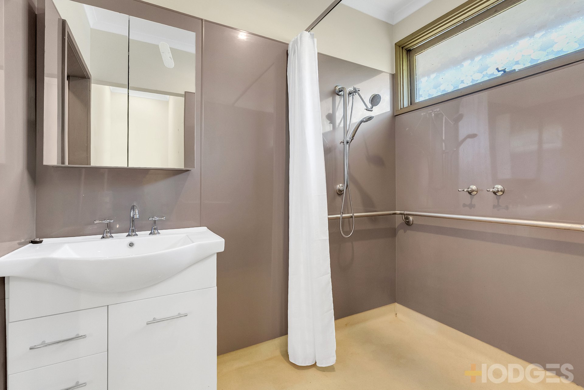 4 / 18 Jack Road Cheltenham