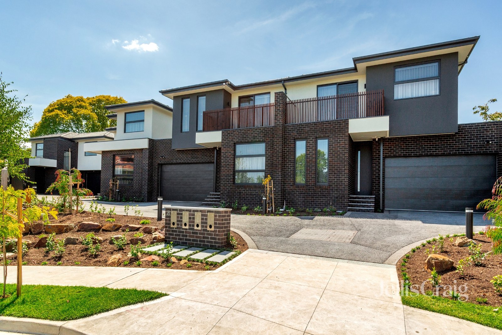 4/18 Leon Avenue, Rosanna image 1