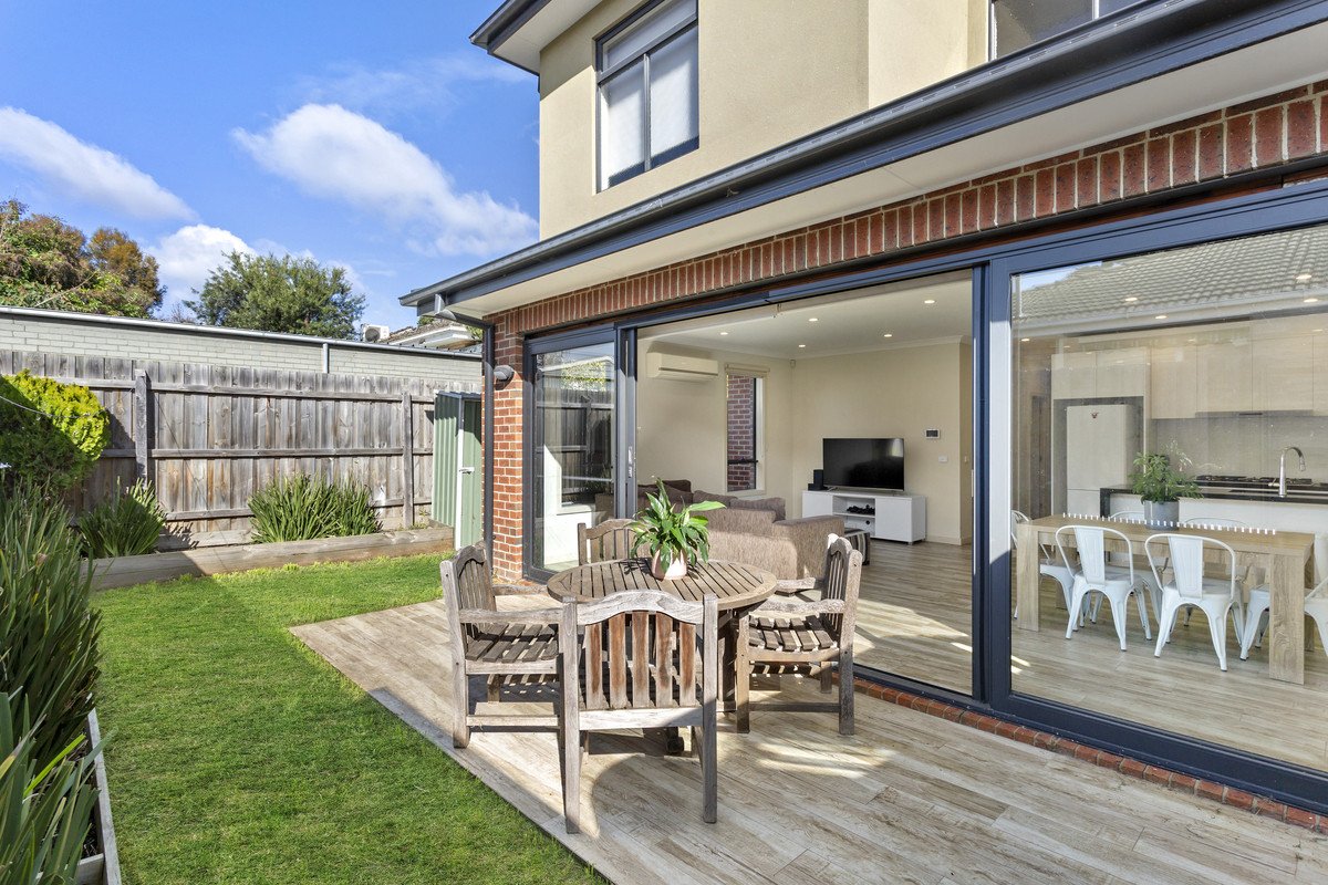 4/18 Lorne Parade, Mont Albert image 2