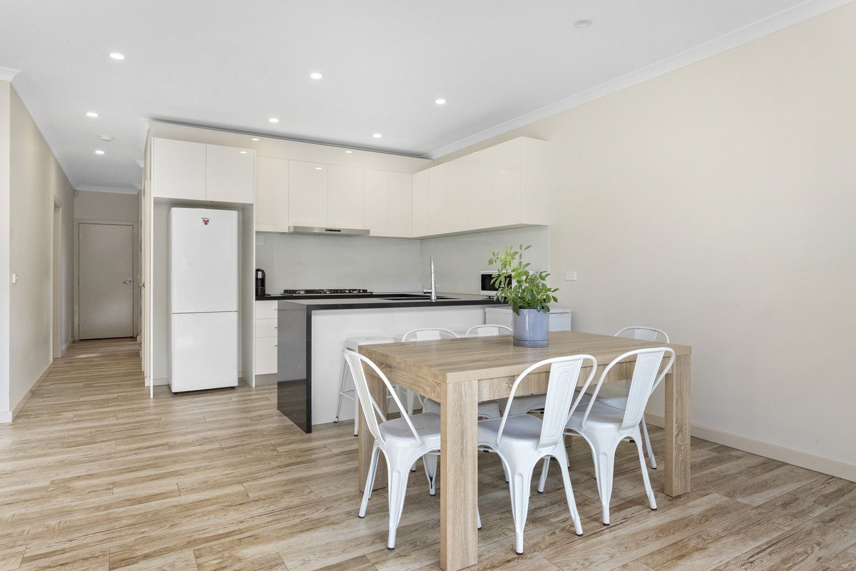 4/18 Lorne Parade, Mont Albert image 4