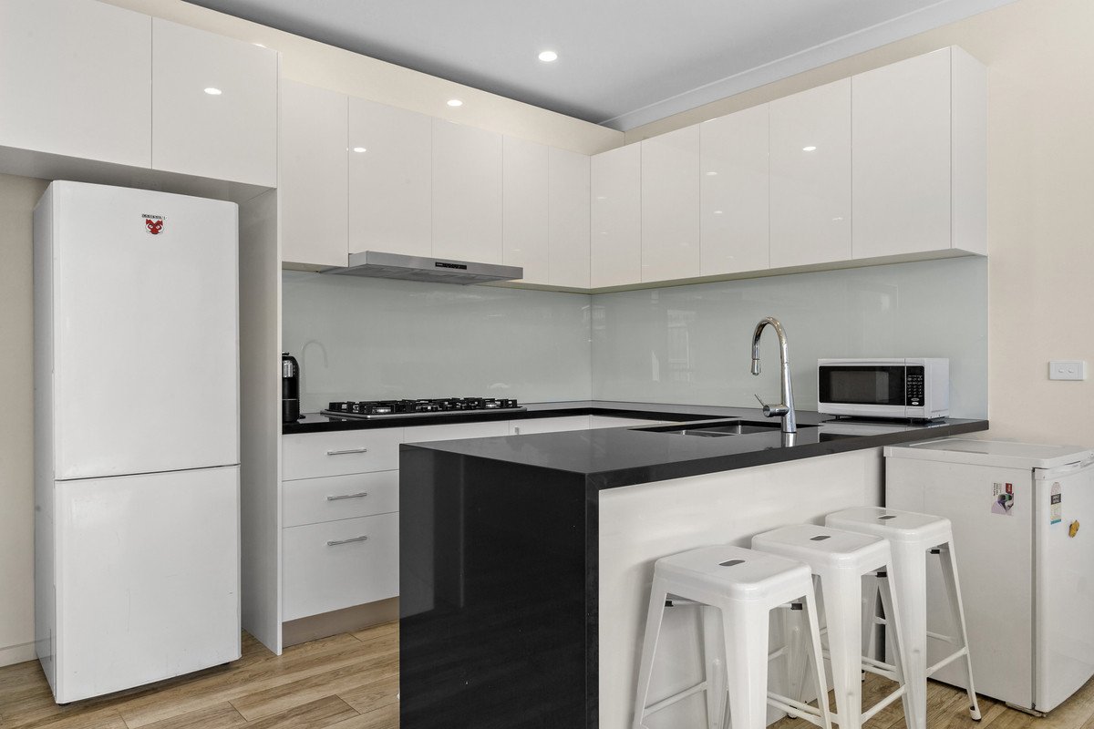 4/18 Lorne Parade, Mont Albert image 6