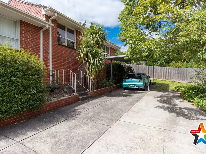 4/18 Newman Road, Mooroolbark image 1