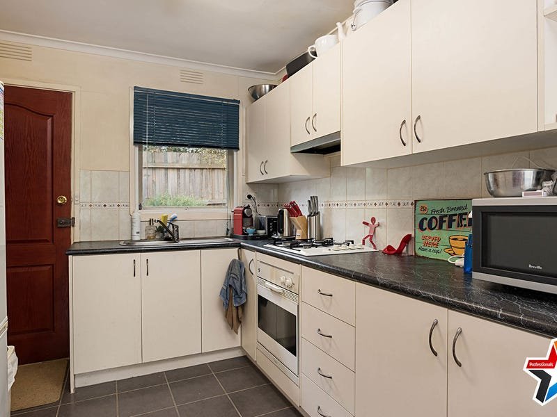 4/18 Newman Road, Mooroolbark image 4