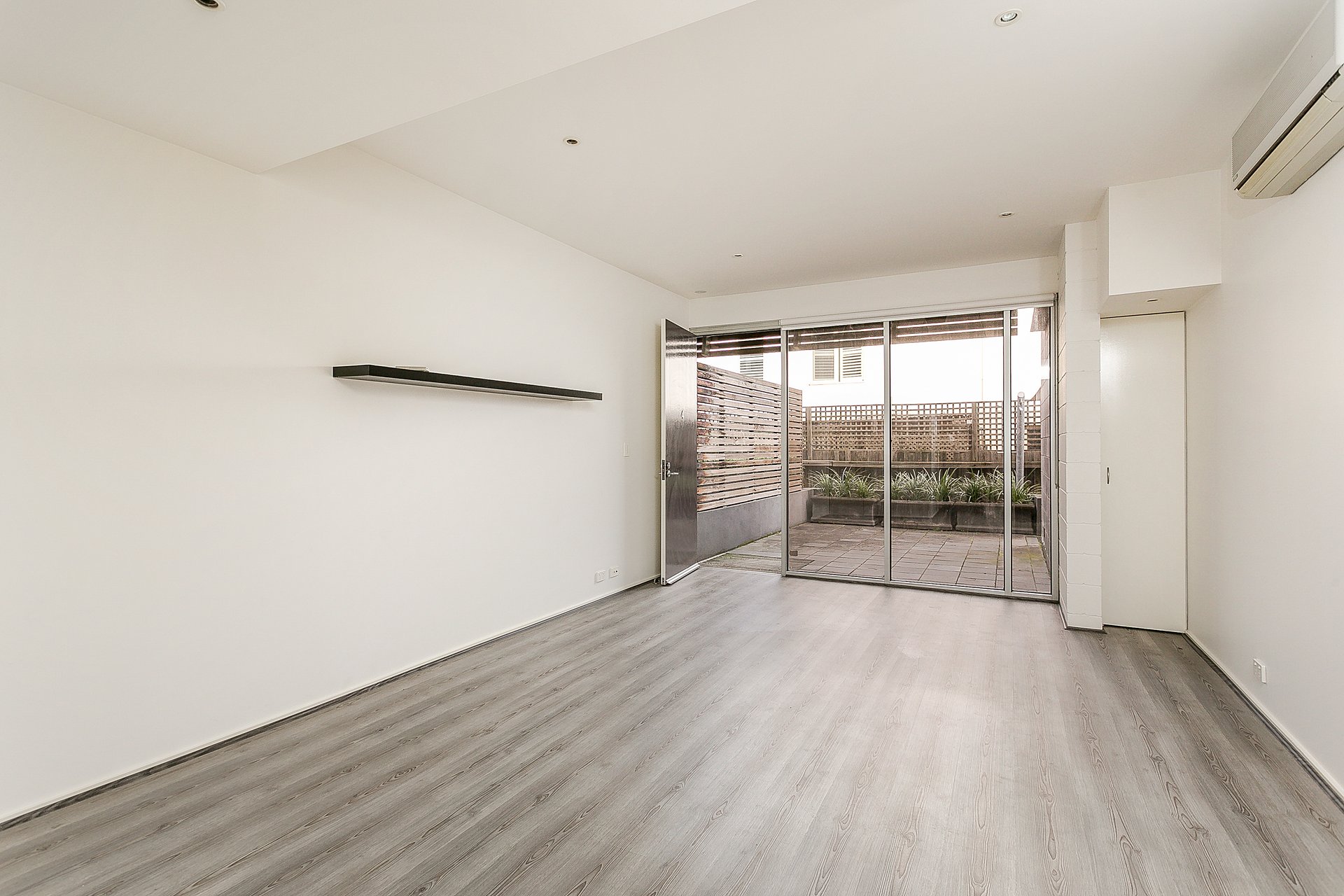 4/181 Bay Street, Port Melbourne image 2