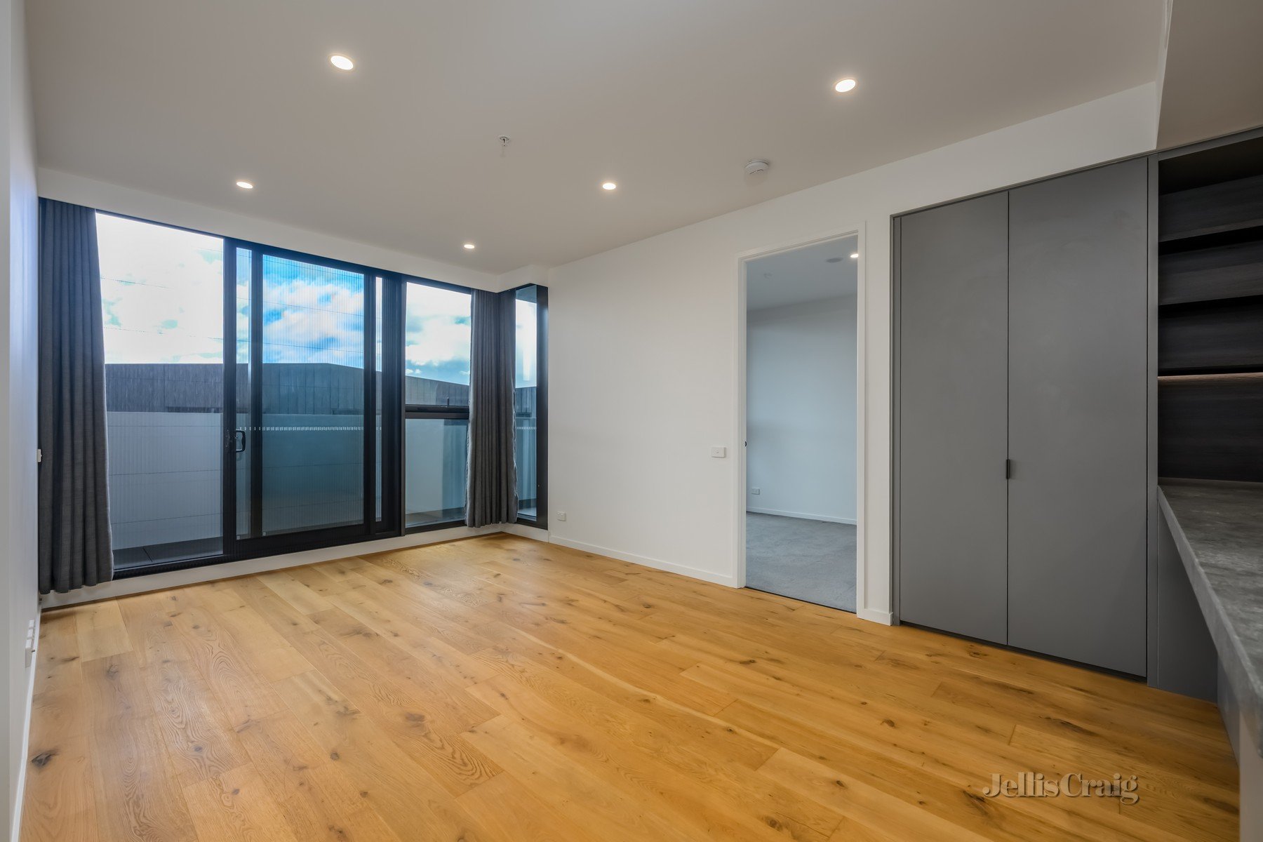 418/288 Adderley Street, West Melbourne image 3