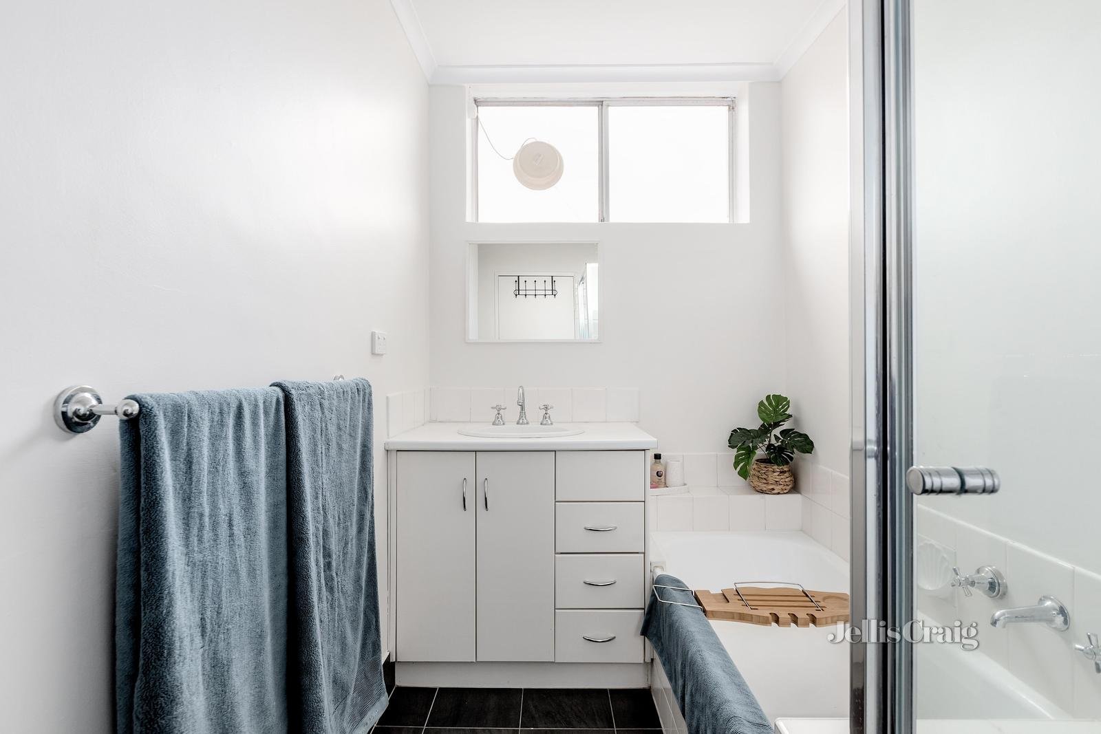 4/183 Brougham Street, Kew image 6